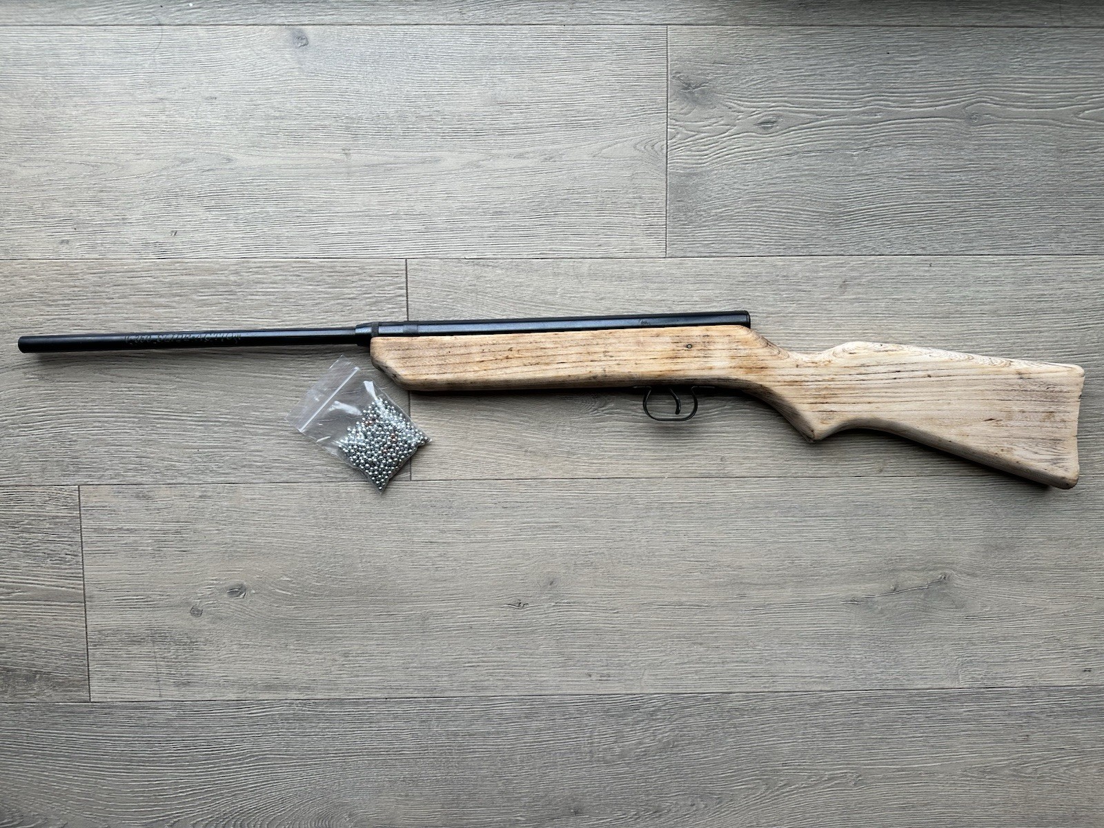 Crosman V-350 Slide Action BB Air Rifle( Working Properly)