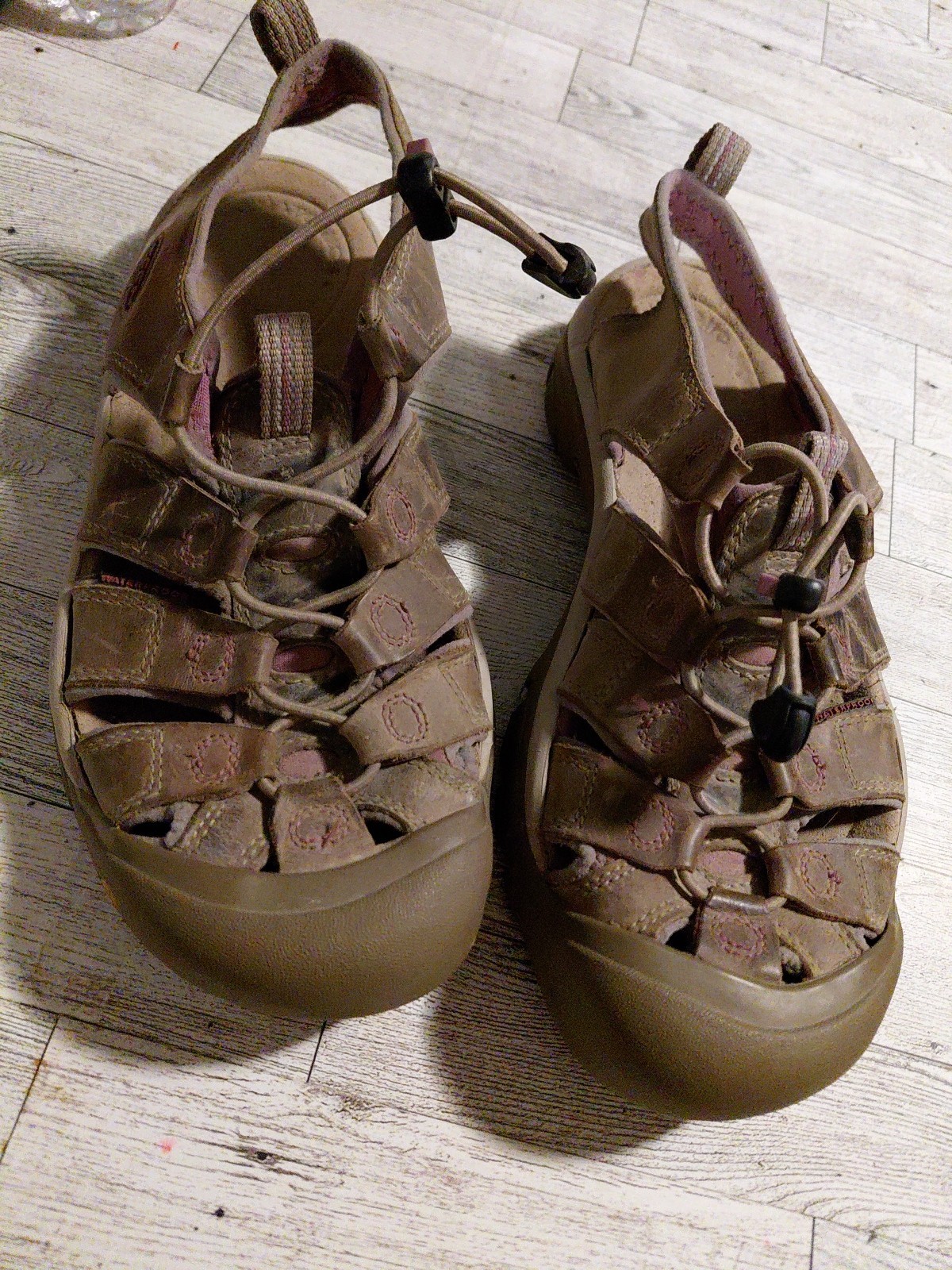 Keen Newport H2 closed-toe water Outdoor Activity sandals brown/taupe Sz 9 Women