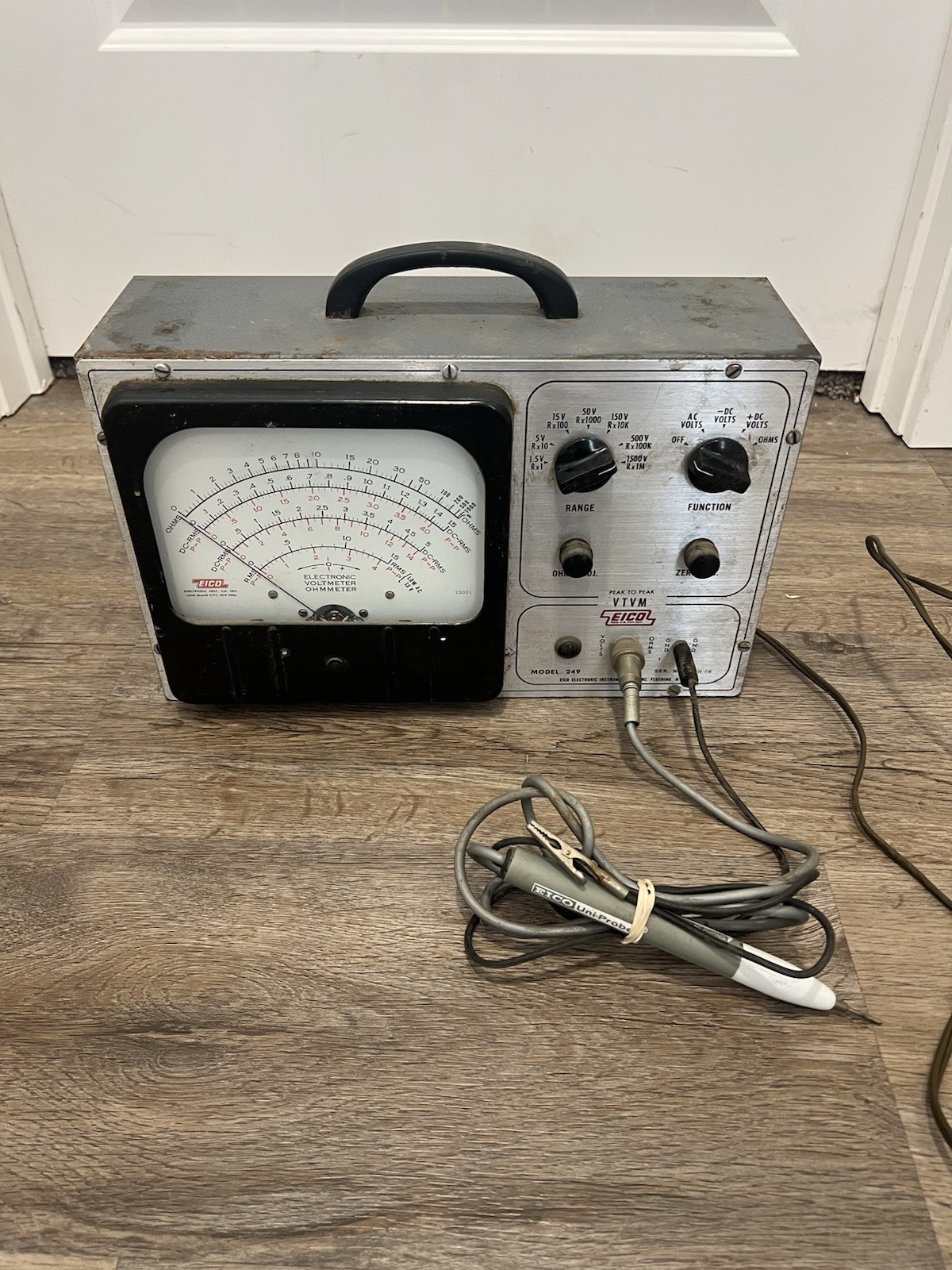 Vtg EICO VTVM Model 249 Vacuum Tube Volt Meter Ohm Meter Powers On w/Red Light