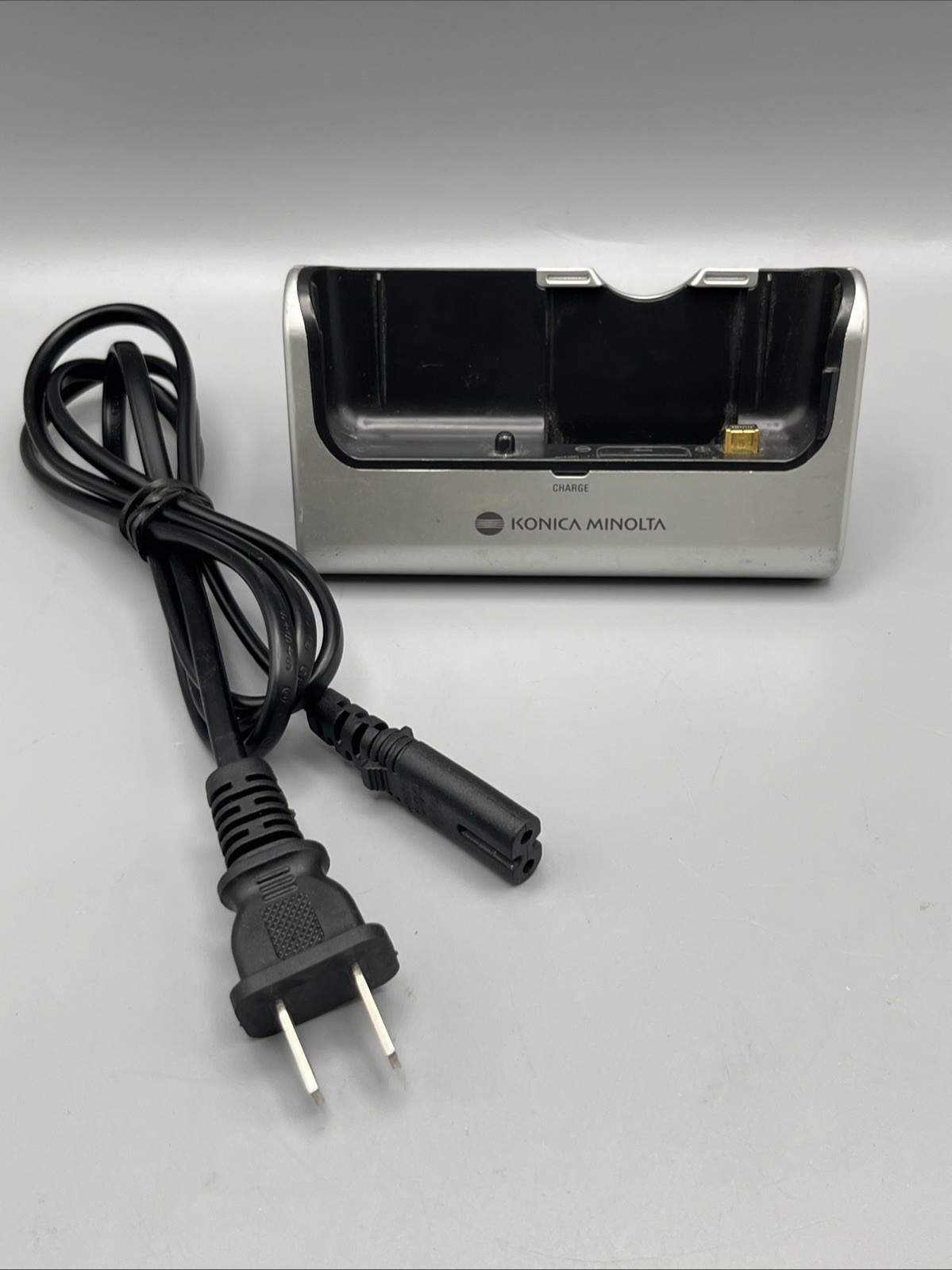Konica Minolta DiMAGE X1 8.0MP Digital Camera w/ Case Charging Dock Battery