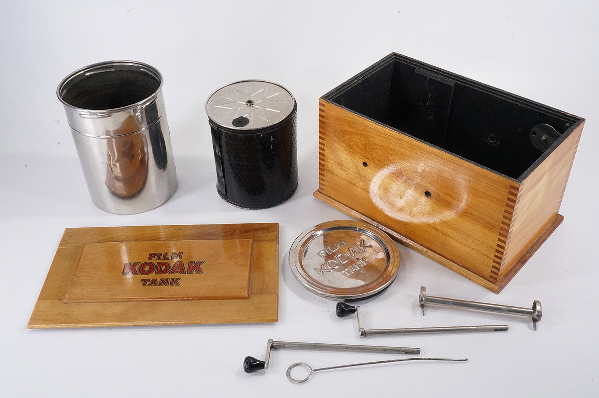 KODAK BROWNIE FILM DEVELOPING TANK OUTFIT/sse/224698