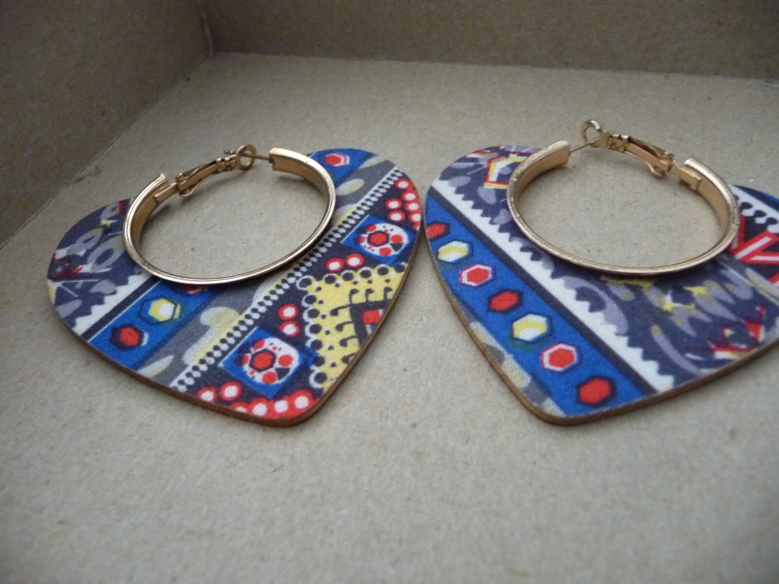 MCM MULTI COLOR ABSTRACT DESIGN PIERCE EARRINGS #7/15-C
