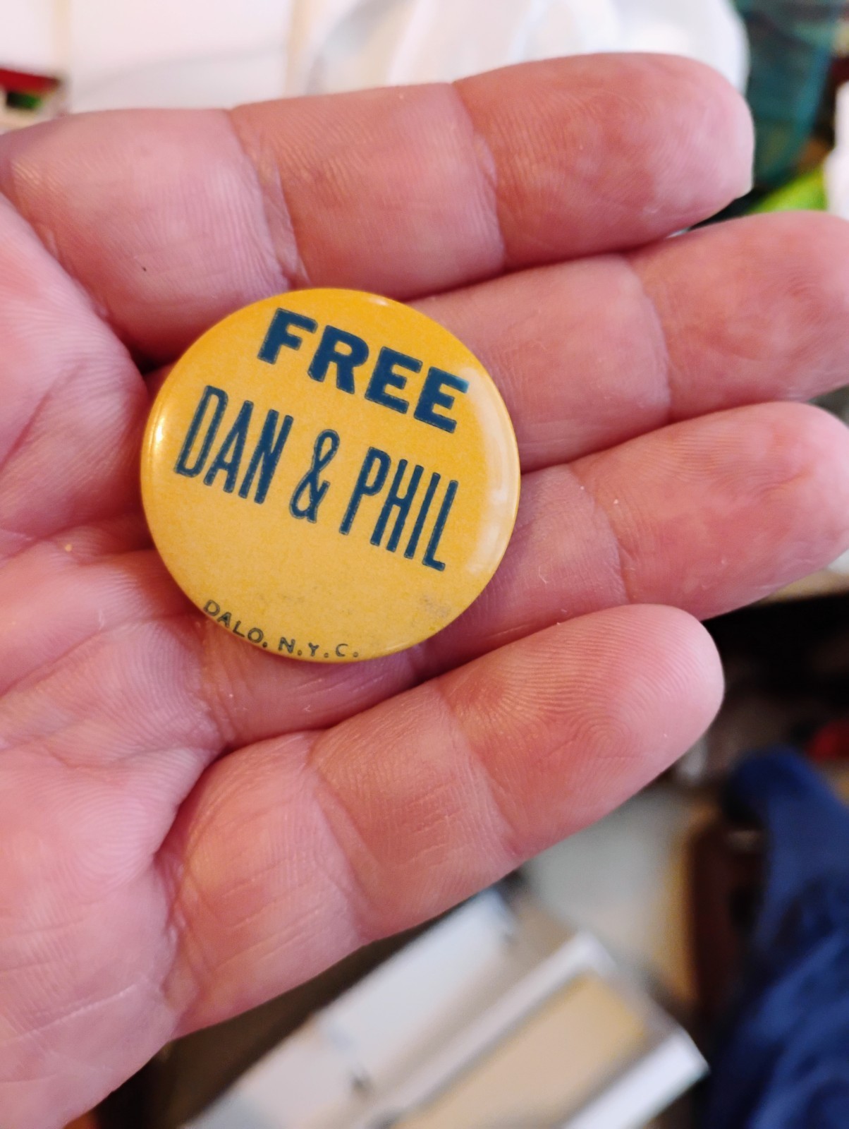 VINTAGE "FREE DAN AND PHIL BERRIGAN" PINBACK BUTTON VIETNAM WAR PROTEST RARE OLD