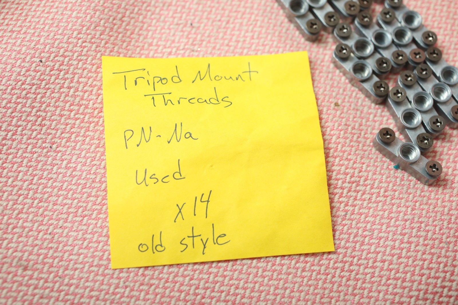 Atomos Tripod Mount Threads 1/4" - 20 Old Style