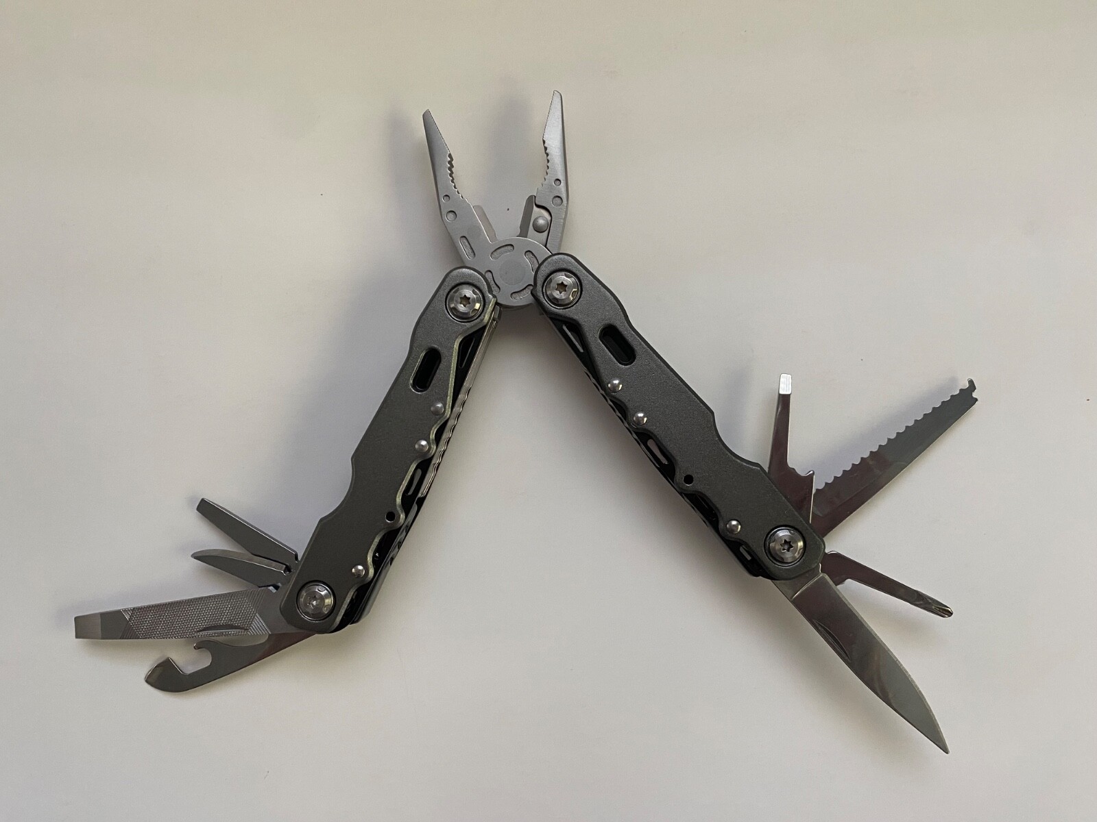 Sarge Knives Multi Tool 14 Tools New With Box & Pouch SKT-50G