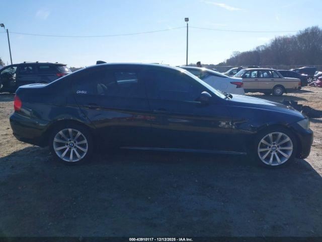 328I      2011 Glove Box 4956190