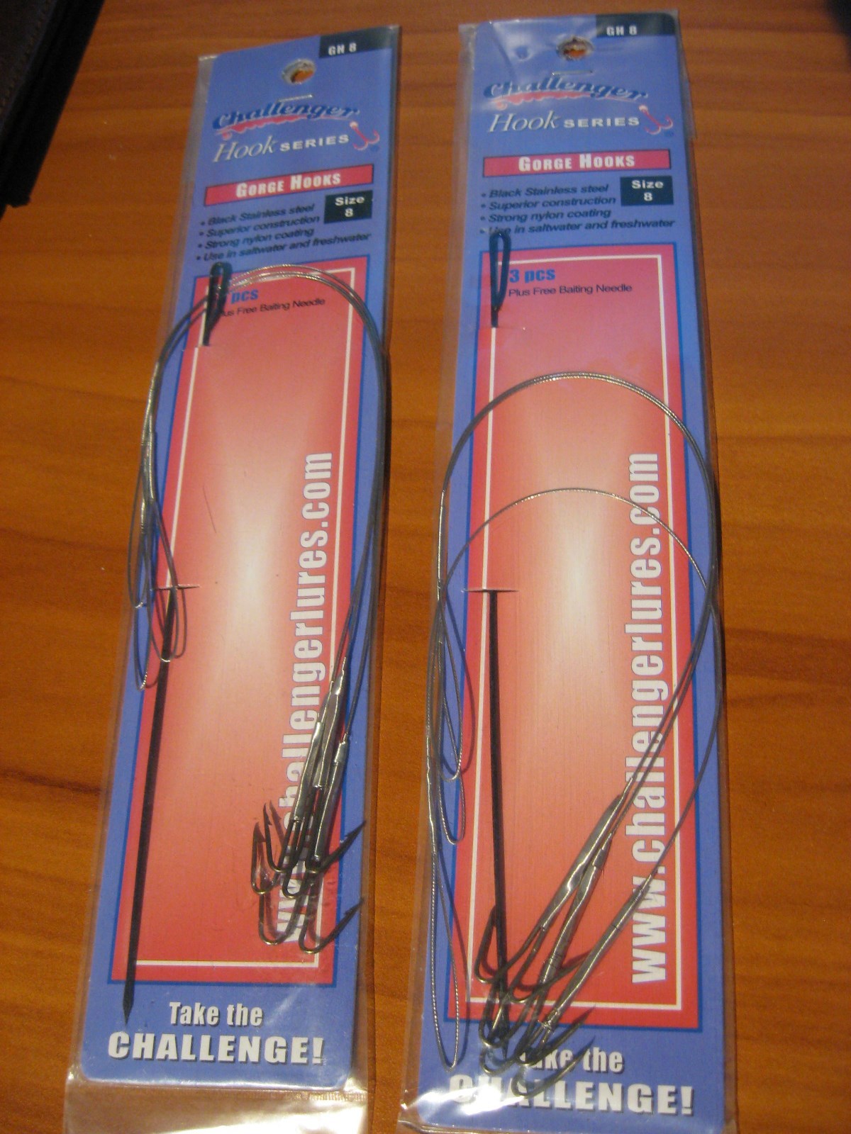 6 Wire Snelled Challenger Gorge Fish Hooks With Baiting Needle - Size 8