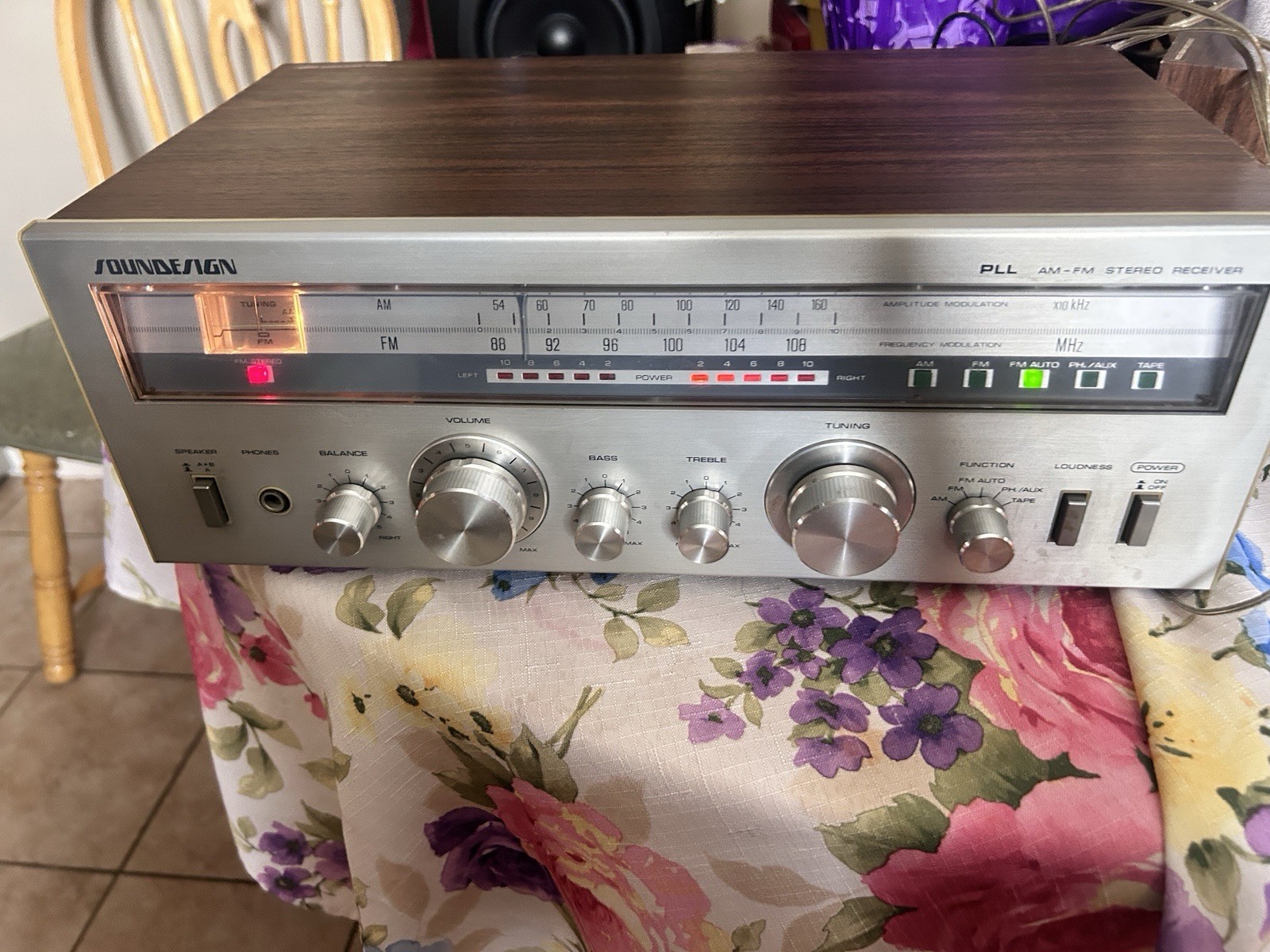 Vintage SOUNDESIGN Stereo Radio Receiver Am/fm Player Wood Grain Retro VIDEO