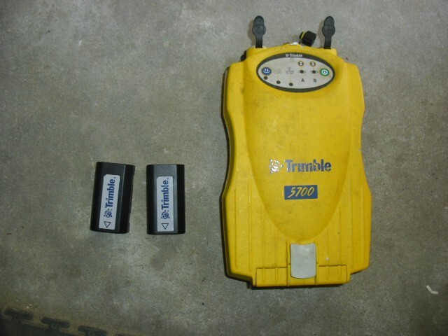 TRIMBLE 5700 Receiver 53592-46 w/ 2 batteries