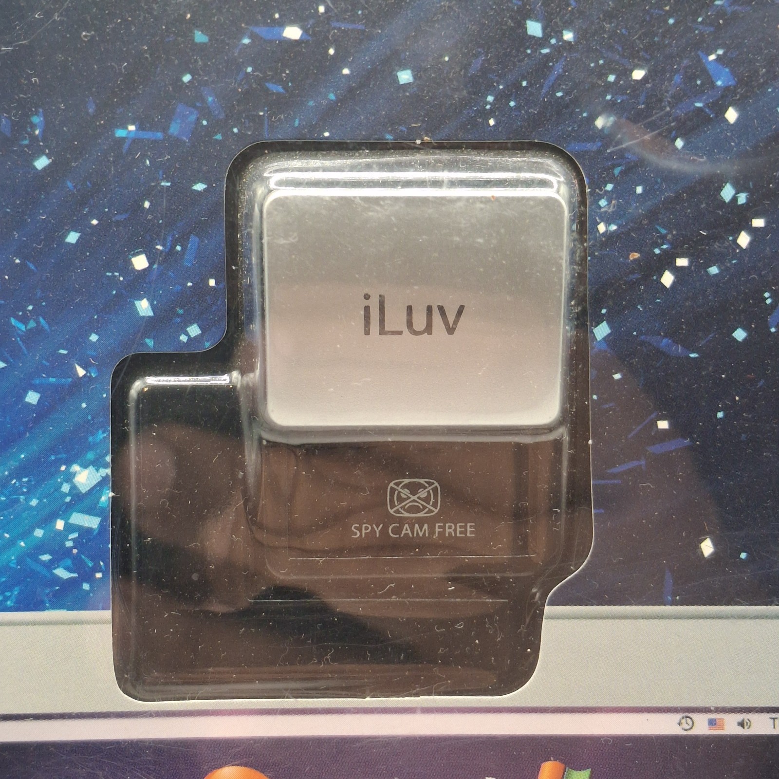 iLuv Compact-Fit Computer Compact USB Webcam with Microphone & Sliding Lens cove