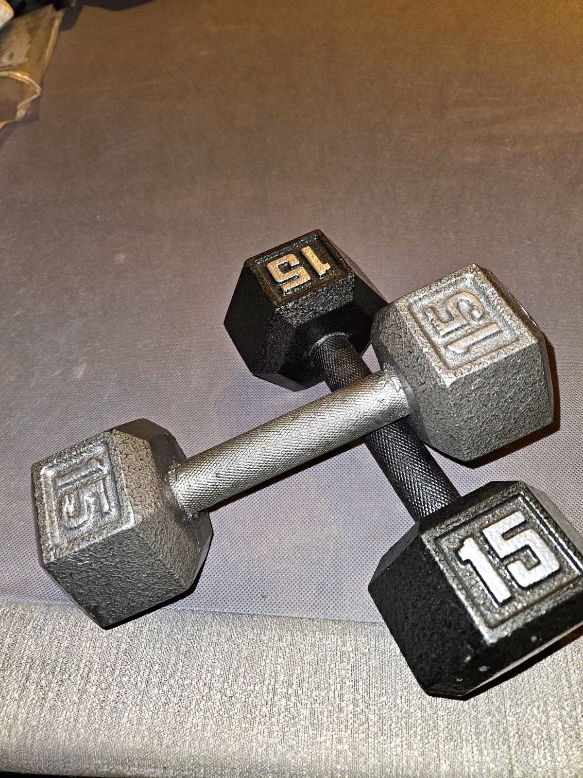 15 lb Hex Cast Iron Dumbbells Pair - Fixed Weight Set of 2 (2 x 15 lb)