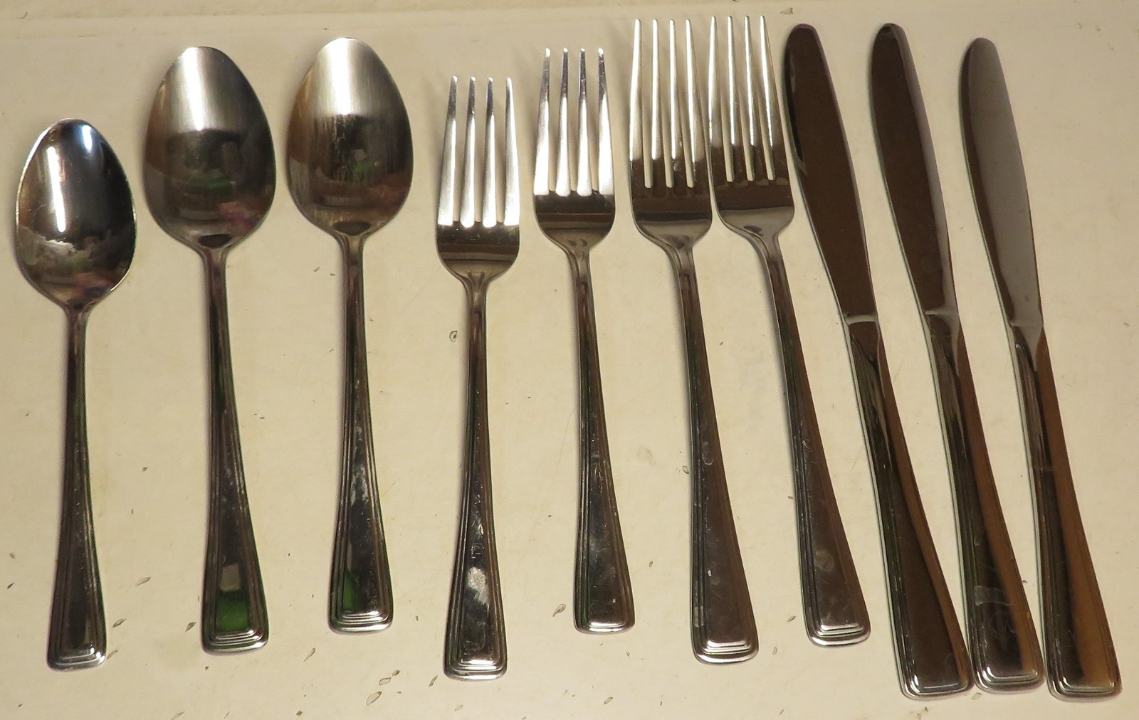 Gourmet Basics by Mikasa Syntique 10 Piece 18/0 Stainless Steel Flatware Set GUC