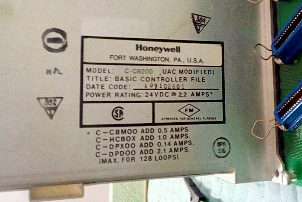 Honeywell Basic Controller Board C-CB200 w/ Regulator, HWY-(1,2), 2x Output Card