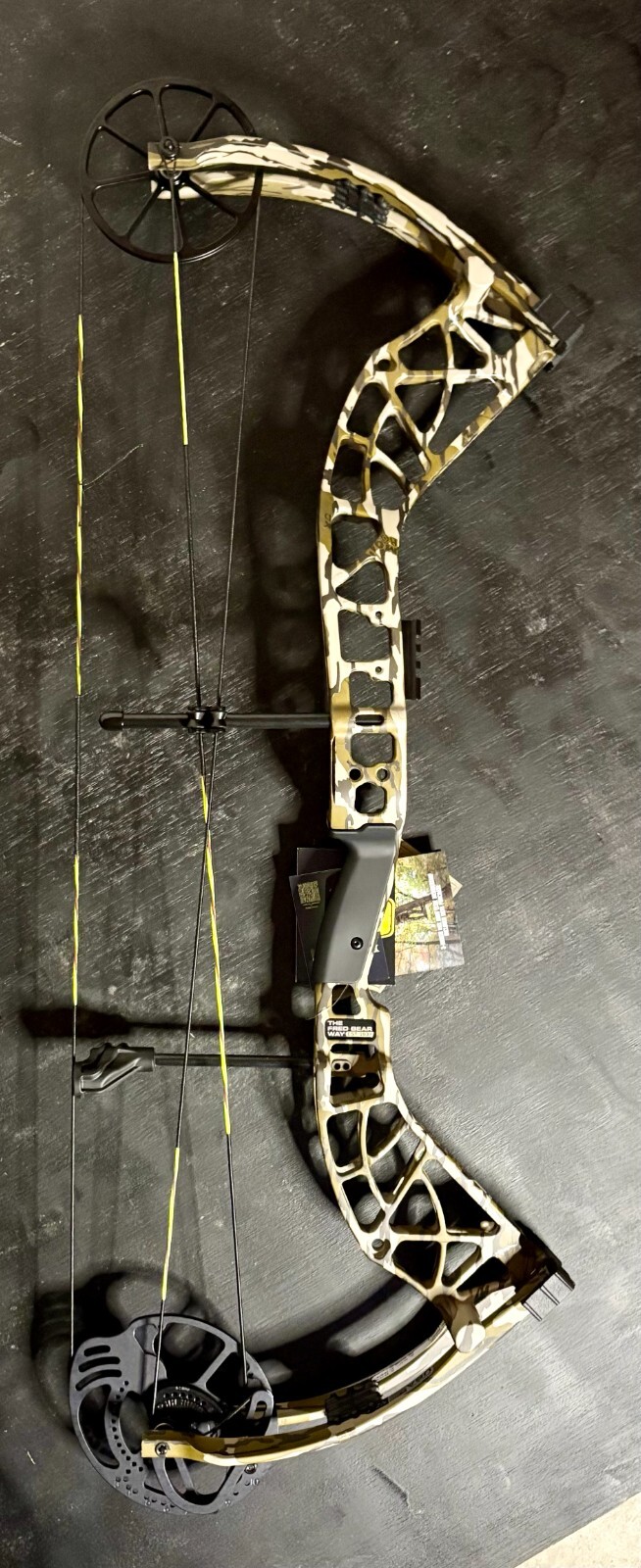 Bear Archery THP Adapt2 70 pound Right Hand Bottomland New