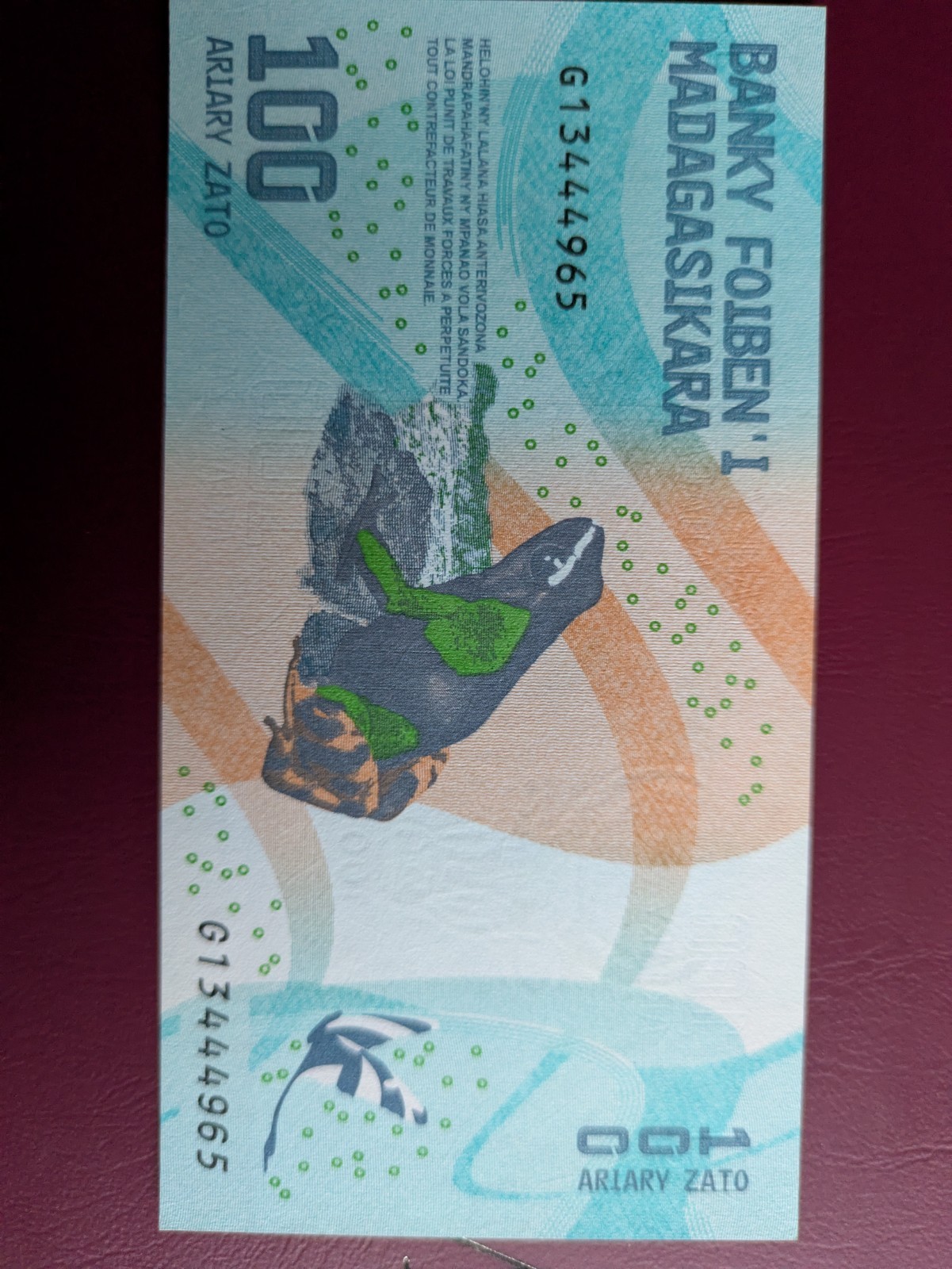 Beautiful - 100 Ariary Banknote - Madagascar - UNC- P# 97