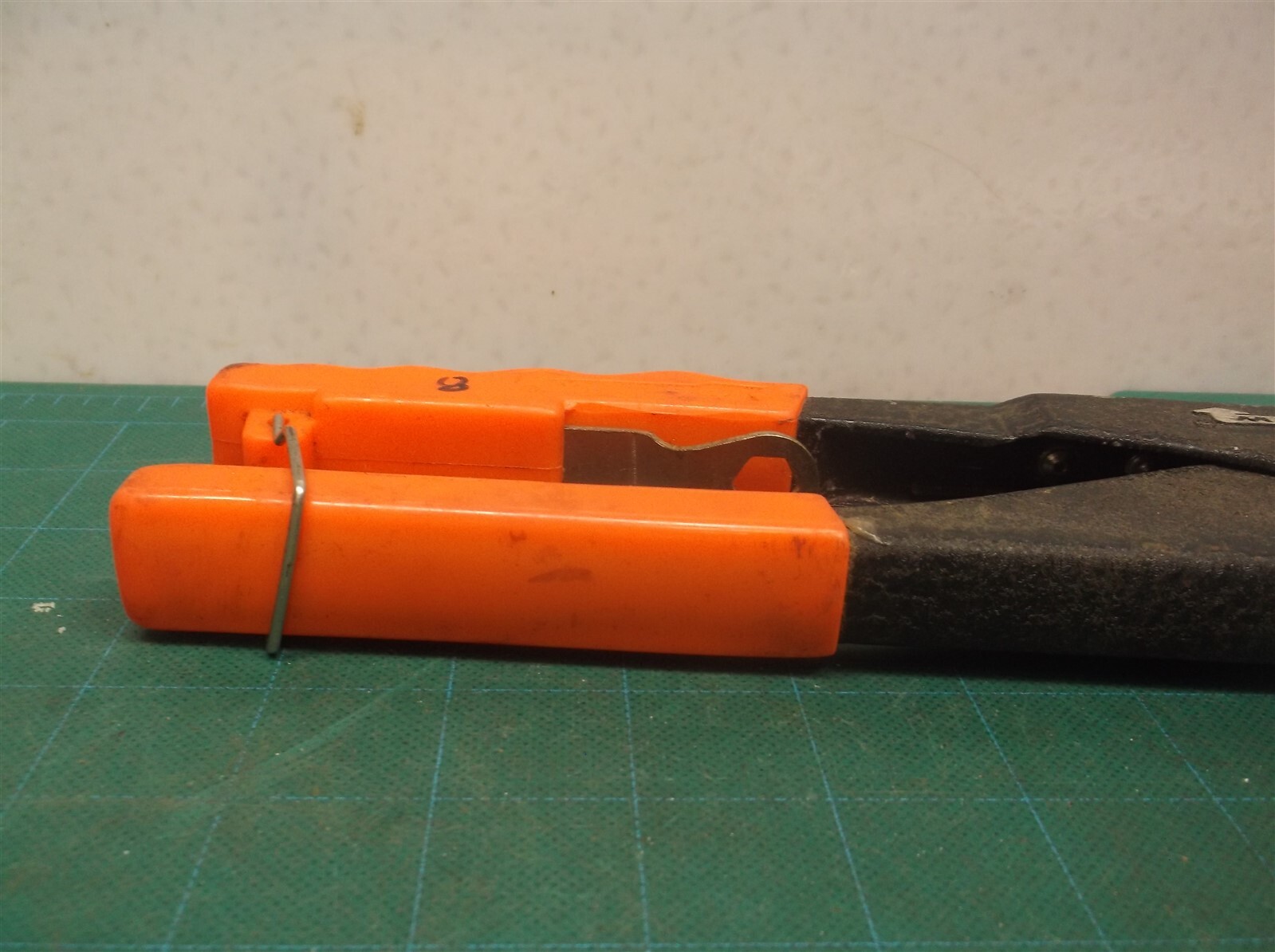 Arrow RHT 300 Swivel Head Rivet Gun Tool