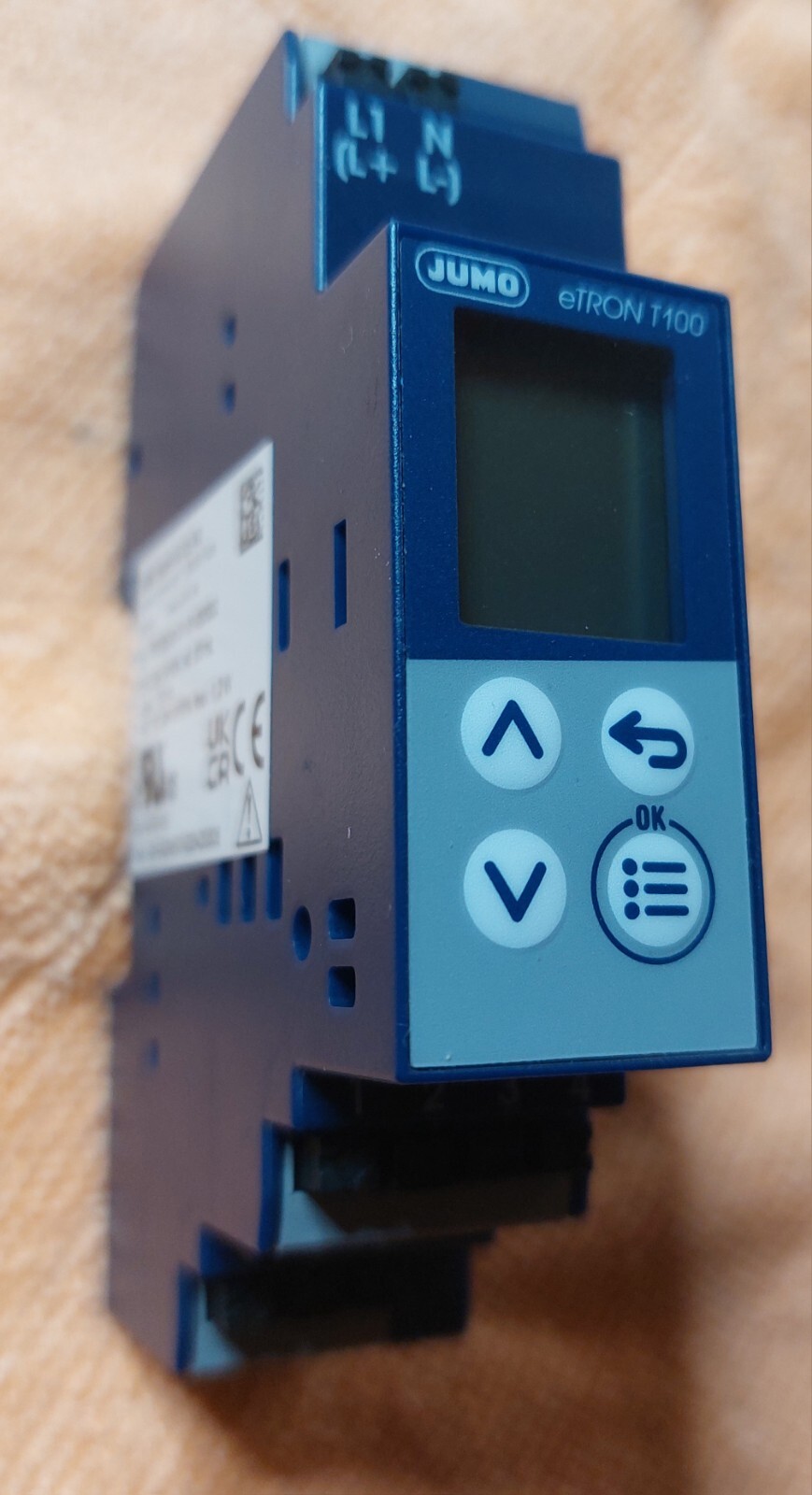Jumo eTRON T100 DIN Rail On/Off Temperature Controller, 1 Input, 1 Output Relay