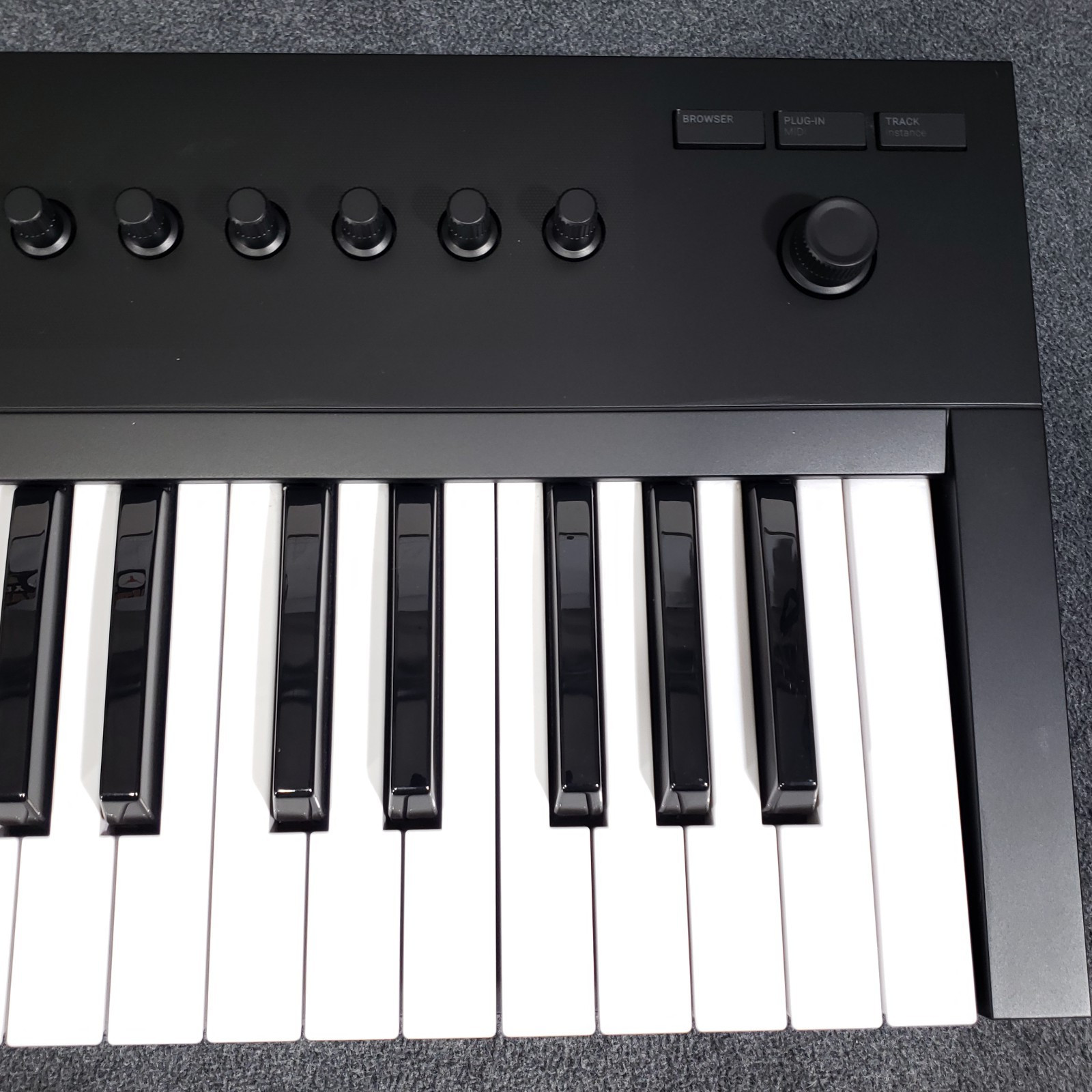 Native Instruments Komplete Kontrol A25 MIDI Keyboard Controller Semi-weighted