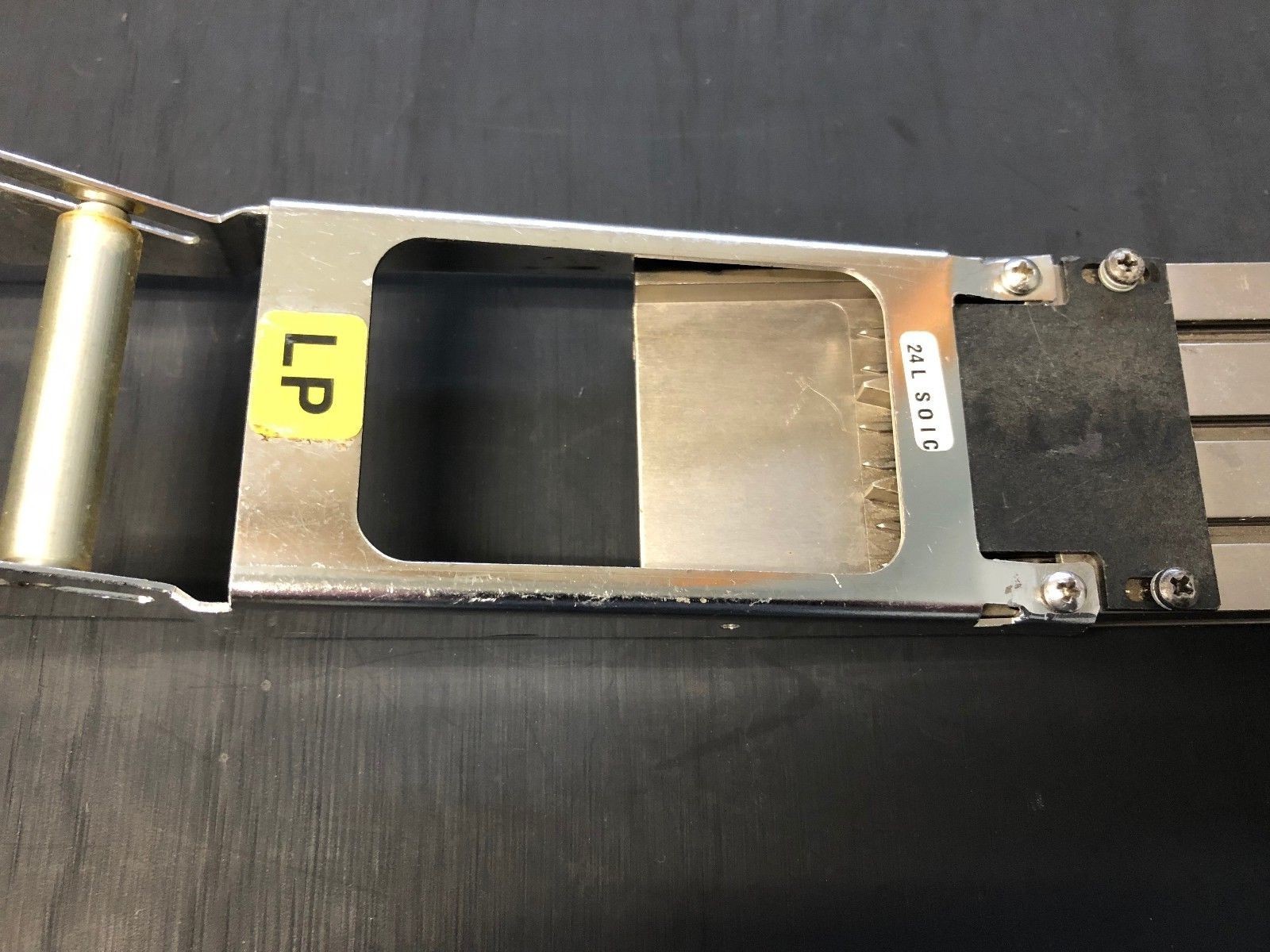 Universal Instruments Vibratory 24L PIN SOIC Track Assembly 46636403