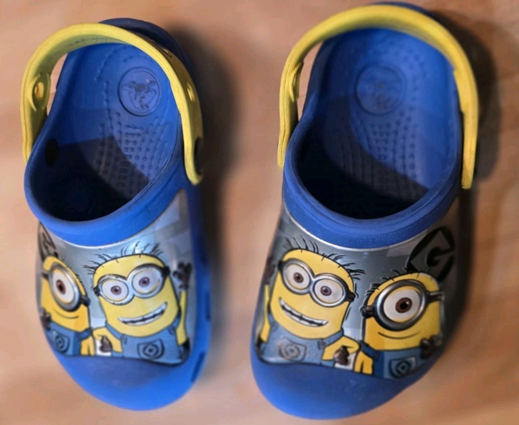 Crocs Minion Edition Toddler Blue Clogs Glow in the Dark Eyes Size 6/8