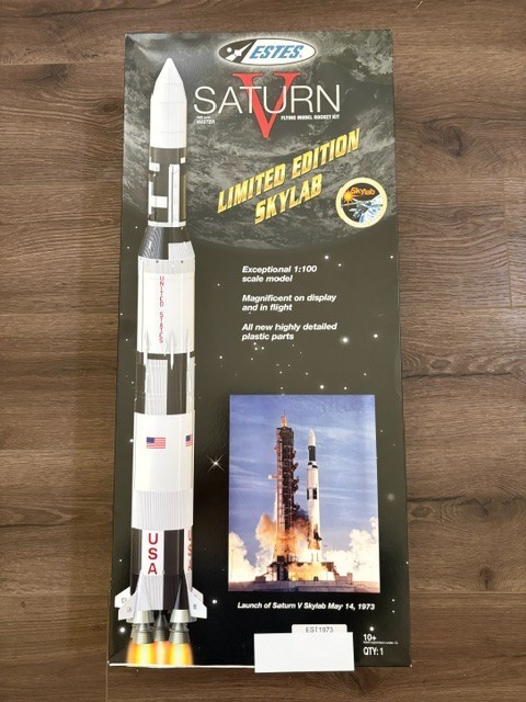 ESTES #1973 SKYLAB SATURN V FLYING MODEL ROCKET KIT NEW SEALED 1:100 SCALE OOP