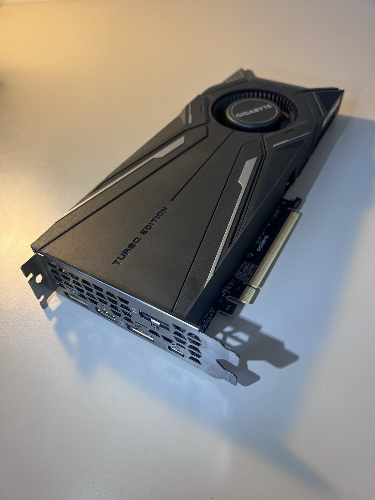 GIGABYTE NVIDIA RTX 2080 Ti blower edition HDMI DP USB-C tested
