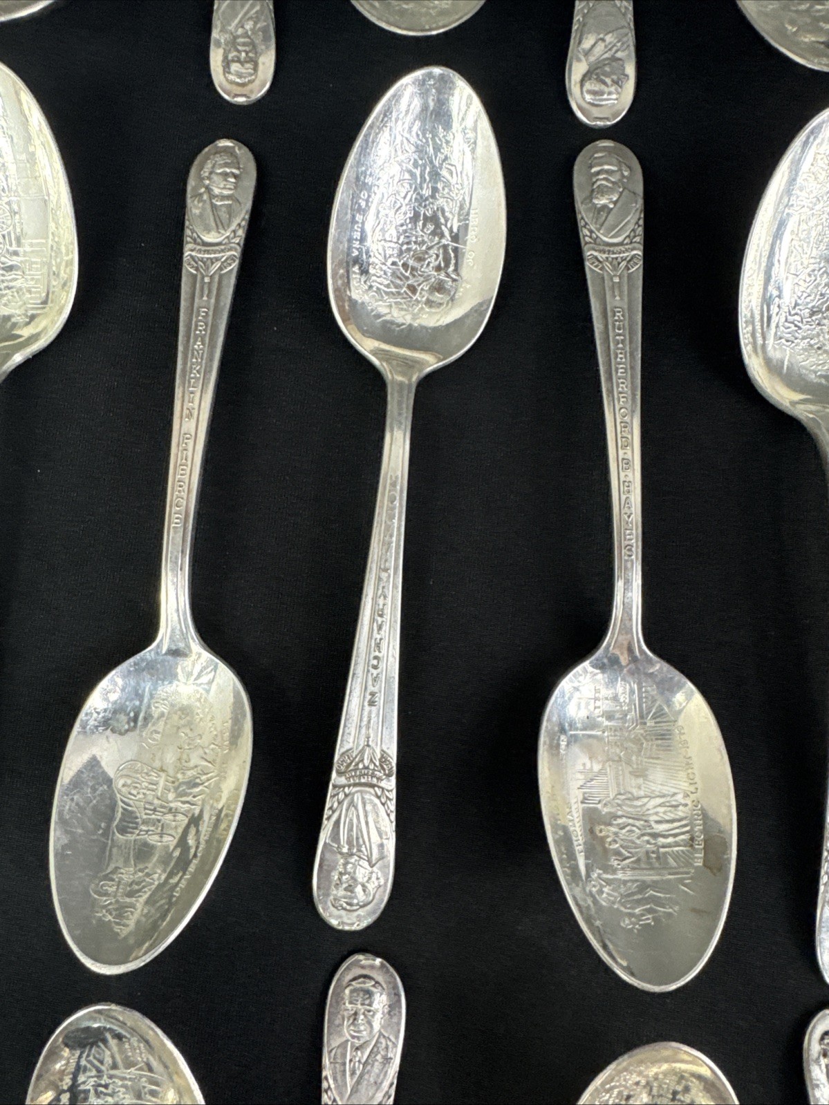 WM Rogers 30 Piece Silverplate Presidential Spoon Set