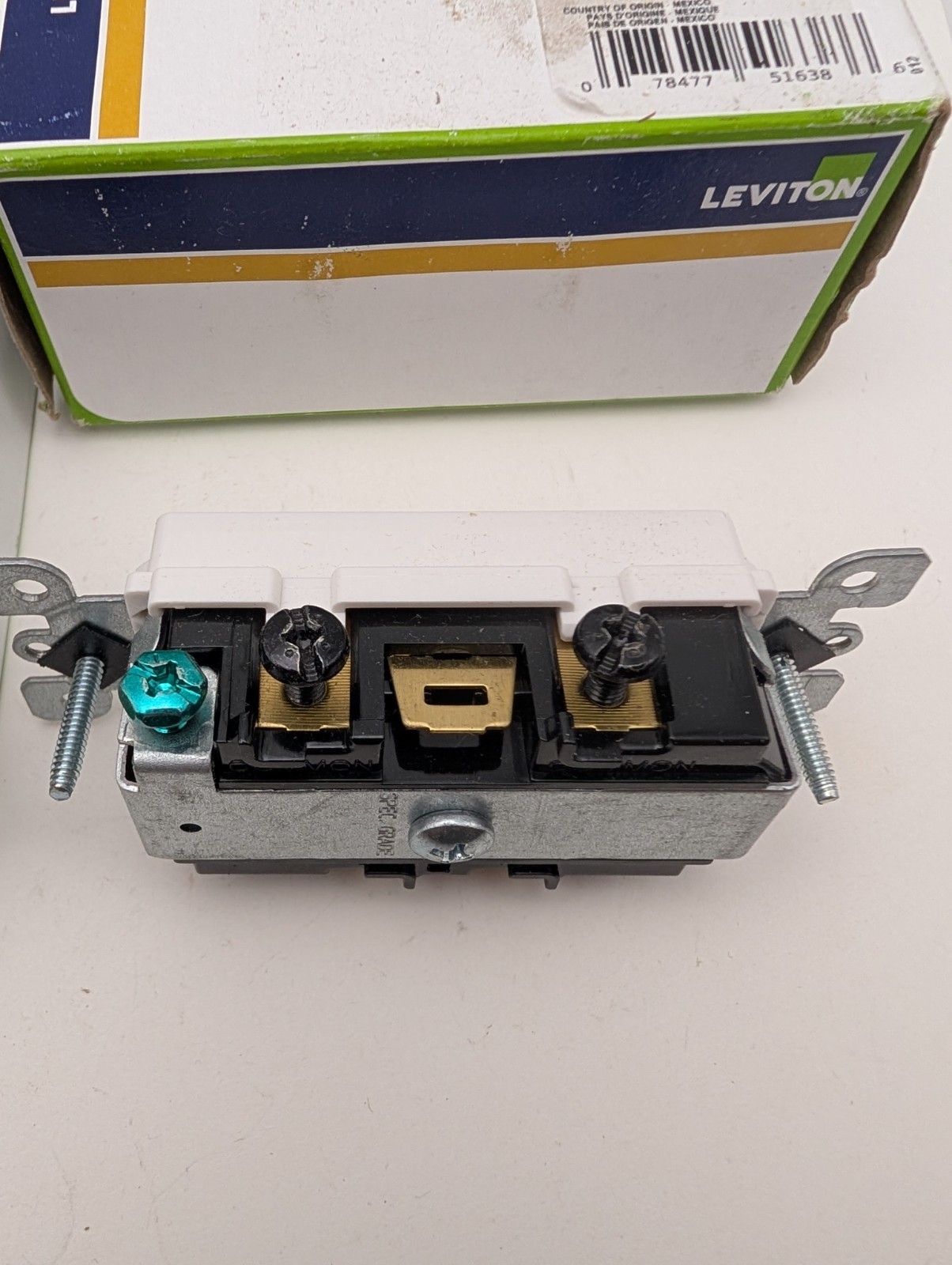 3x LEVITON (5634-W) TWO SINGLE POLE STACK SWITCHES IN WHITE (New, PKG Wear)