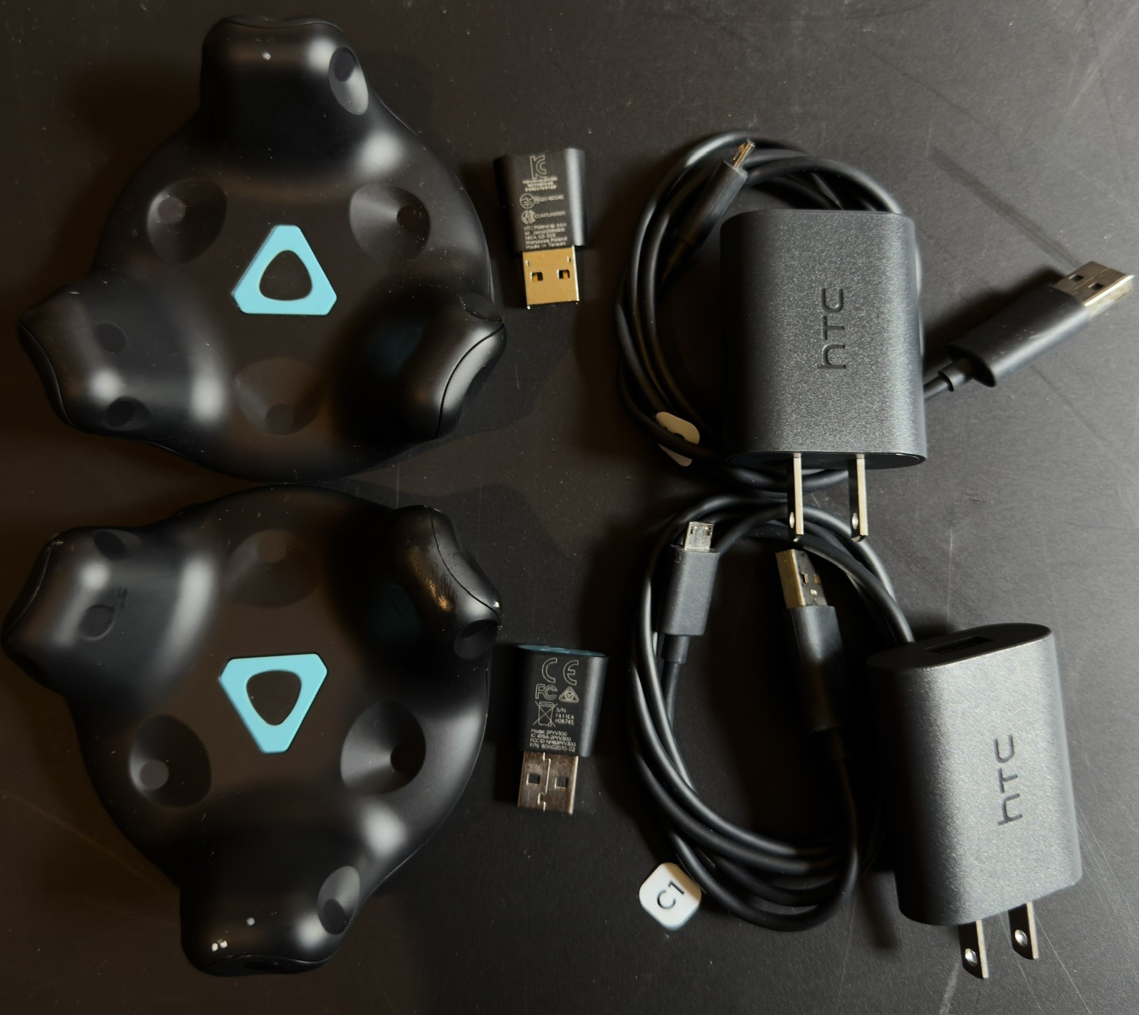 HTC VIVE Tracker 2.0, 2018, Vive Pro, VIVE Cosmos Elite, Dongle included. Qty 2