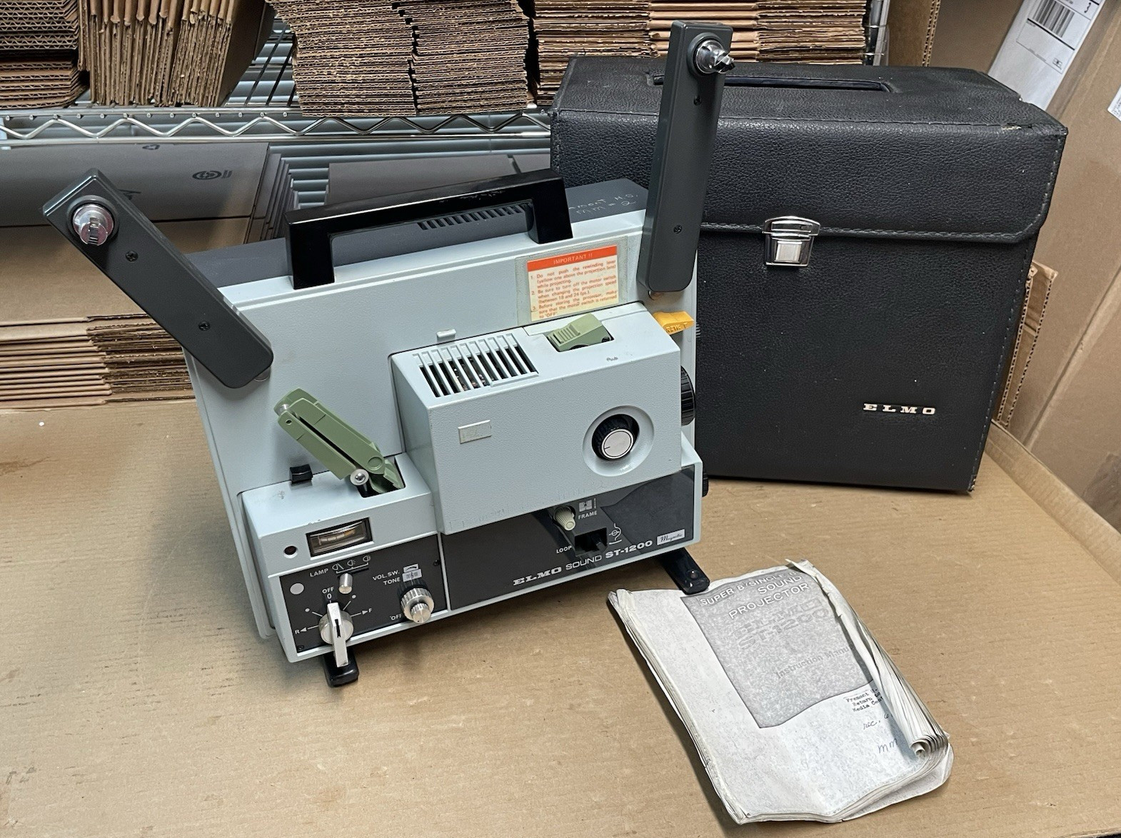 ELMO SOUND ST-1200 MAGNETIC FILM PROJECTOR w CASE (NO POWER CORD) SUPER 8mm