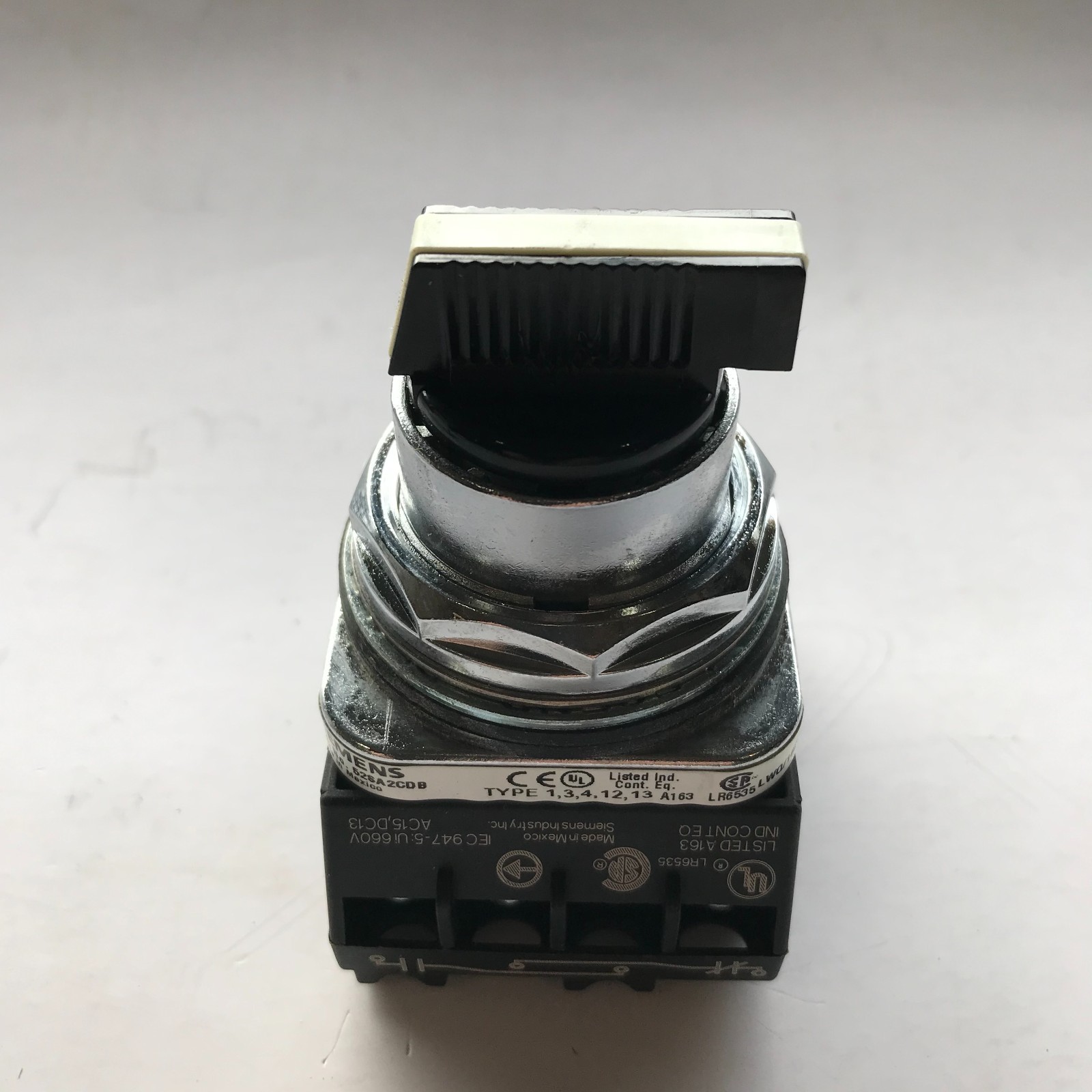 Siemens Selector Operator Short Lever Spring Return 52SA2CDBA2 - (NEW IN BOX)