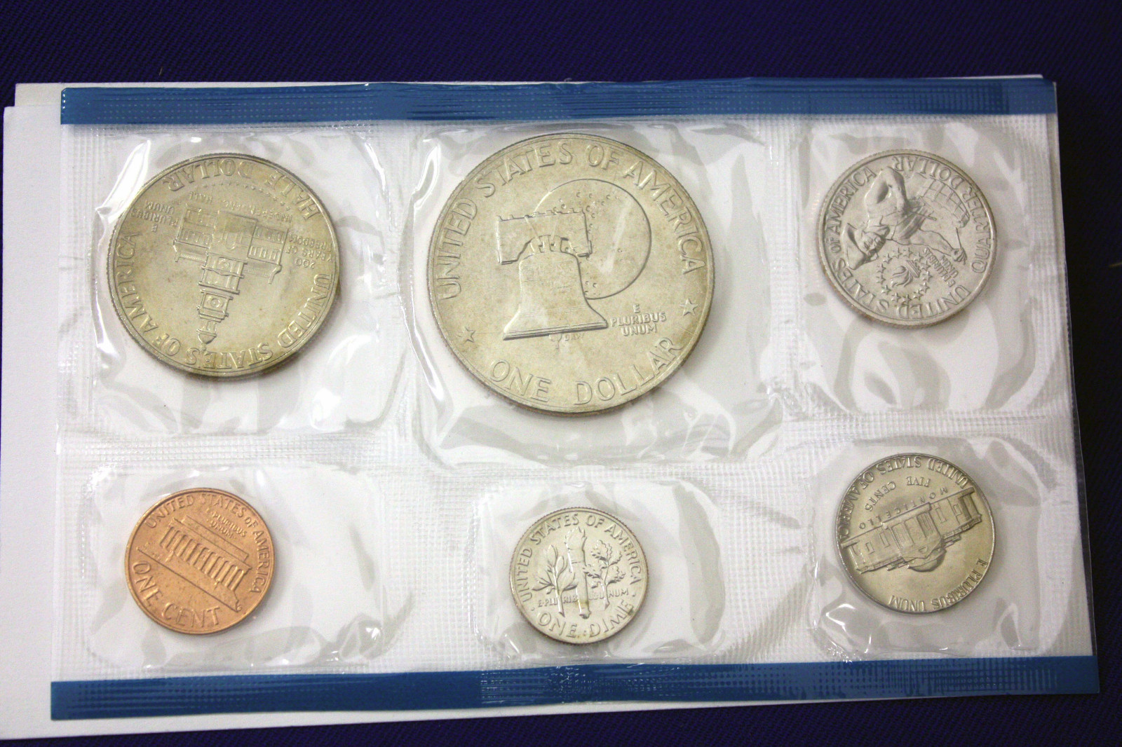 1976 MINT SET ISSUED BY U.S. MINT