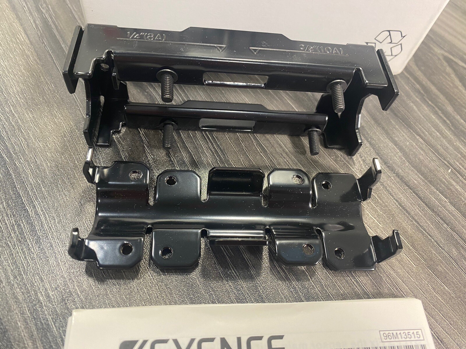 New Keyence FD-Q10C Clamp-on Digital Flow Sensor w/ Sensor Bracket 20-30VDC -USA