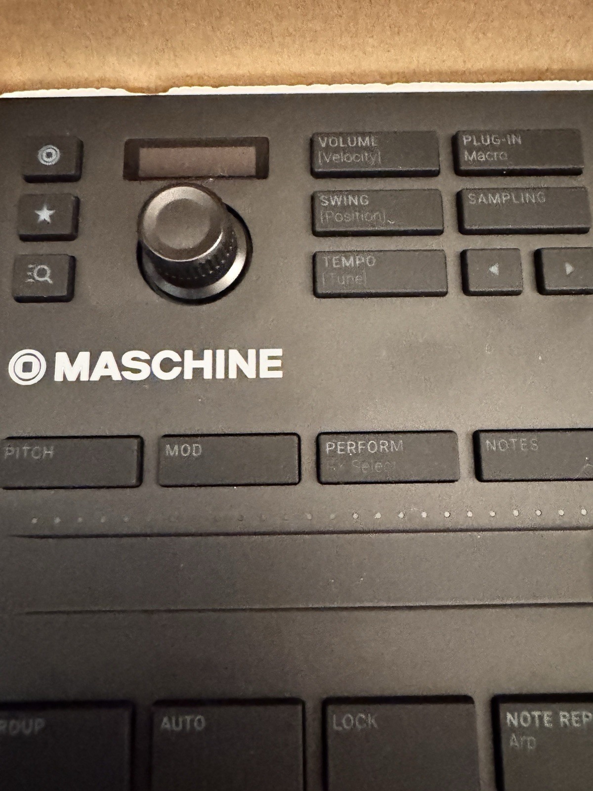 Native Instruments Maschine Mikro MK3 USB MIDI Controller w/ Box & Cable