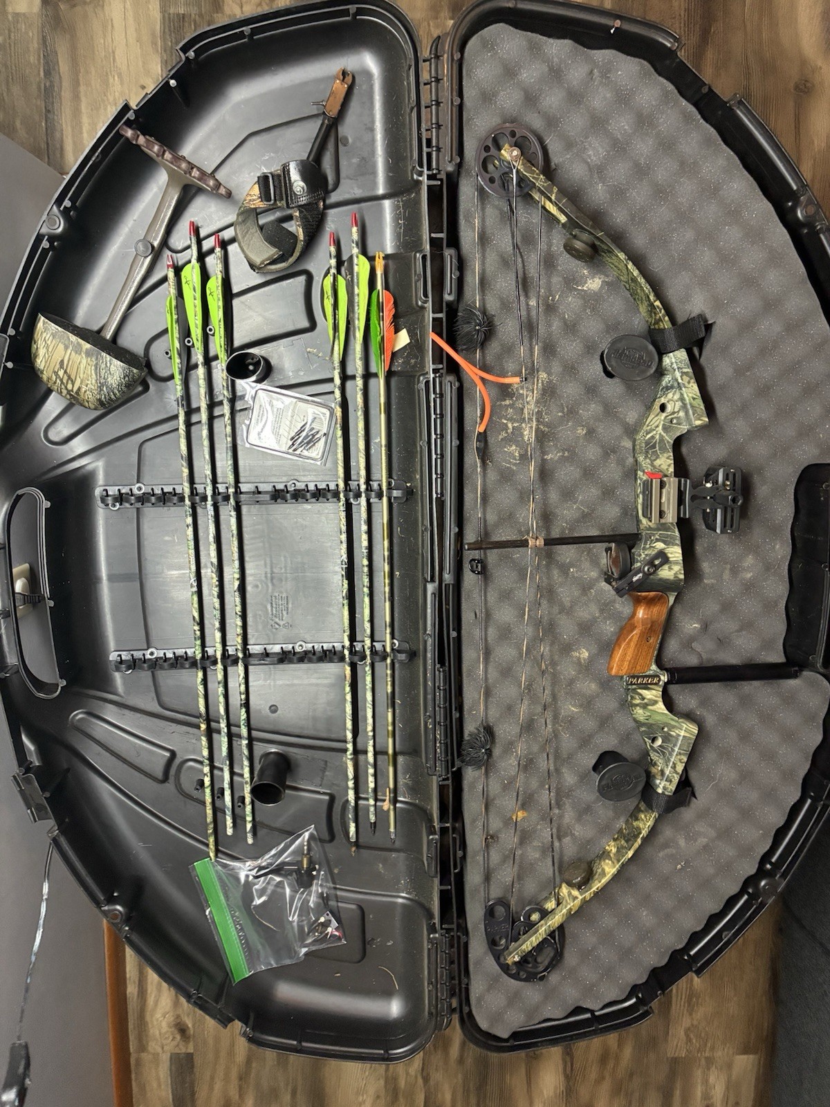 Parker Hunter Mag Compound Bow 28” 60lb RH Hard Case Arrows Release
