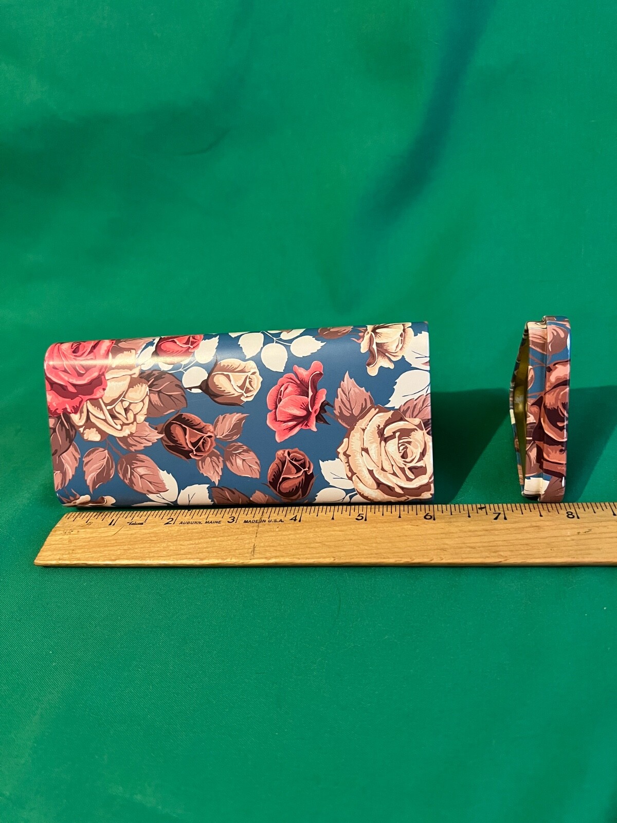 Tin Eyeglasses case made by Sanglasses