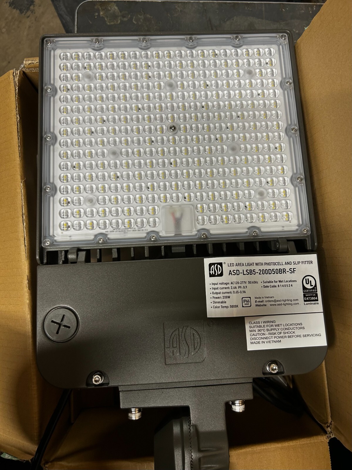 ASD AREA LIGHT WITH PHOTOCELL AND SLIP FITTER # ASD-LSB5-200D50BR-SF