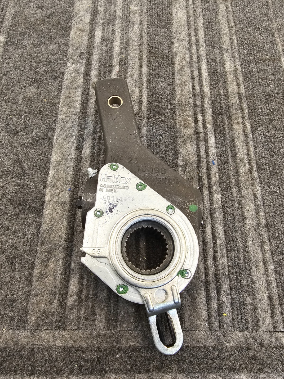 Haldex 40910678: 28-Teeth Automatic Brake Slack Adjuster (ABA) 16° Body Angle