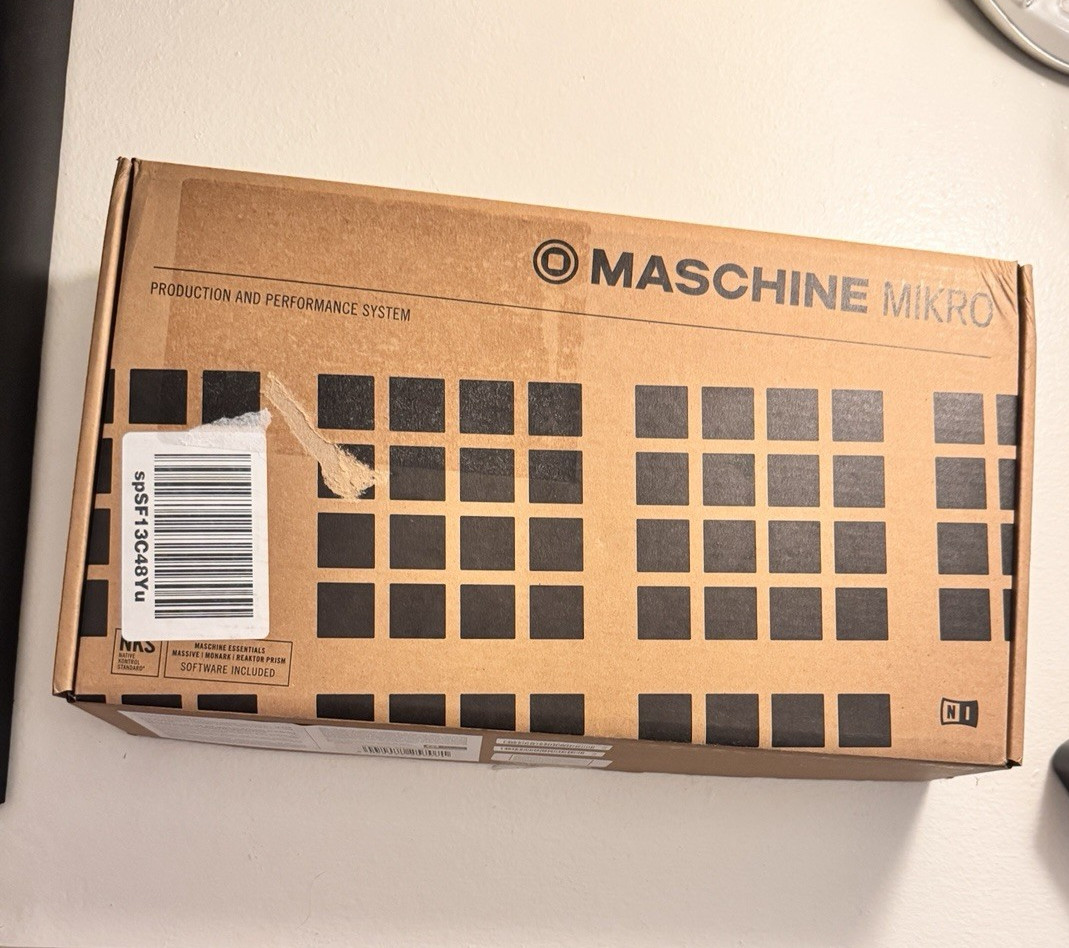 Native Instruments Maschine Mikro MK3 USB MIDI Controller w/ Box & Cable