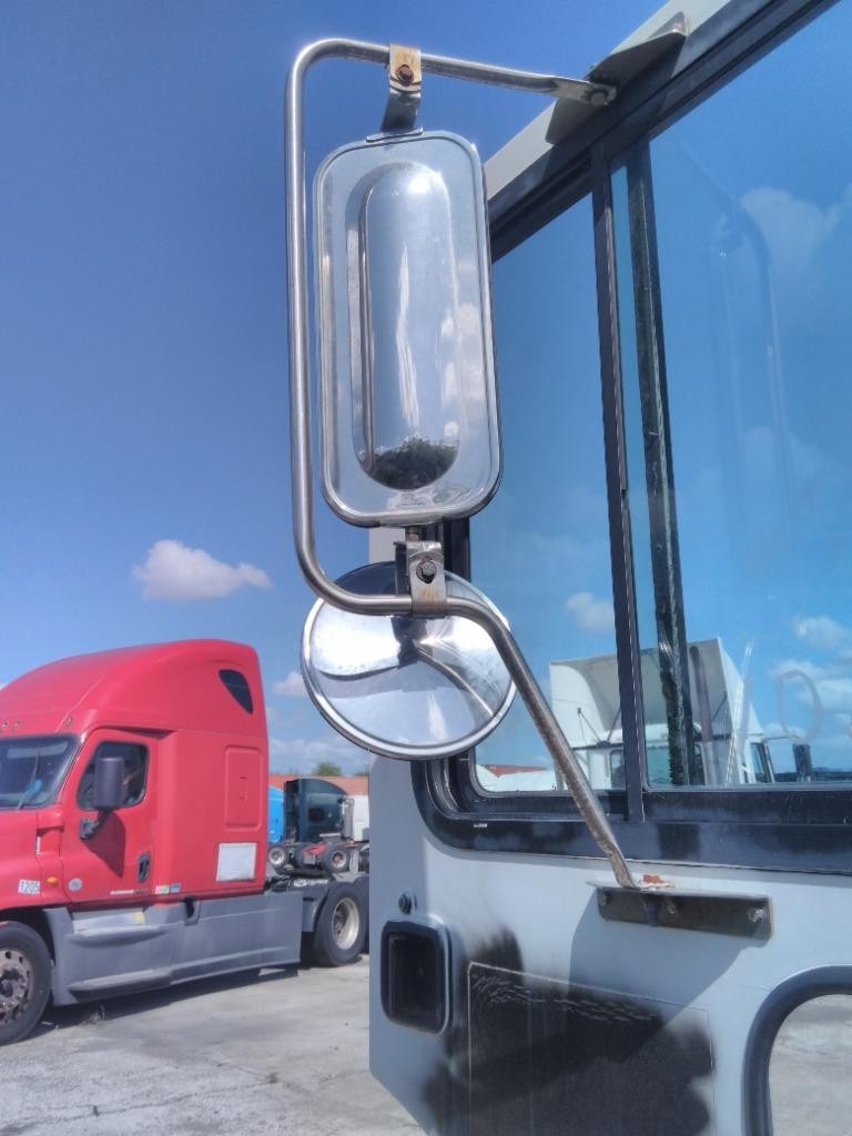 For 2010 MACK MRU613 CAB/DOOR MIRROR Right ,  FL