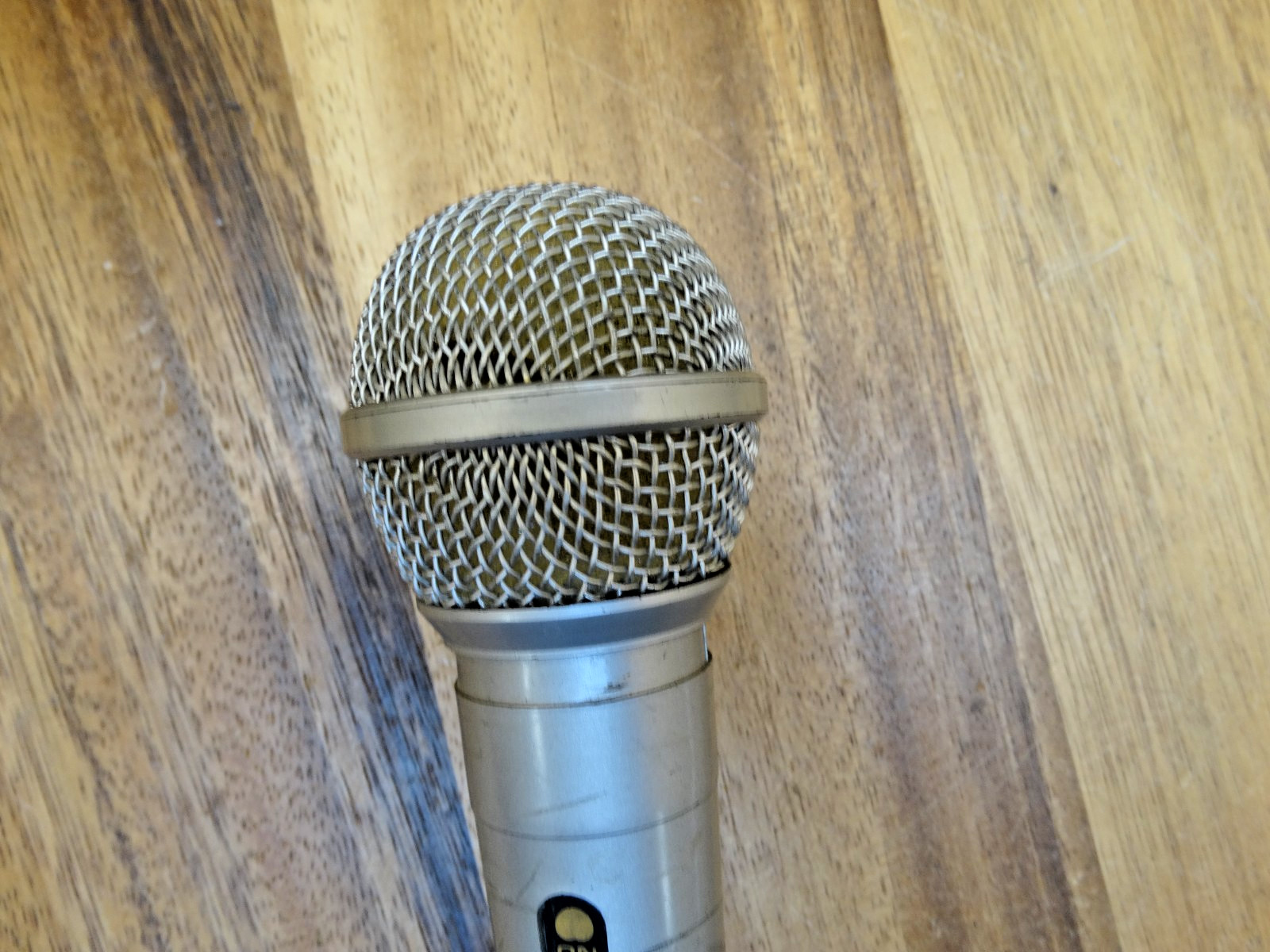 Dynamic Karaoke Microphone