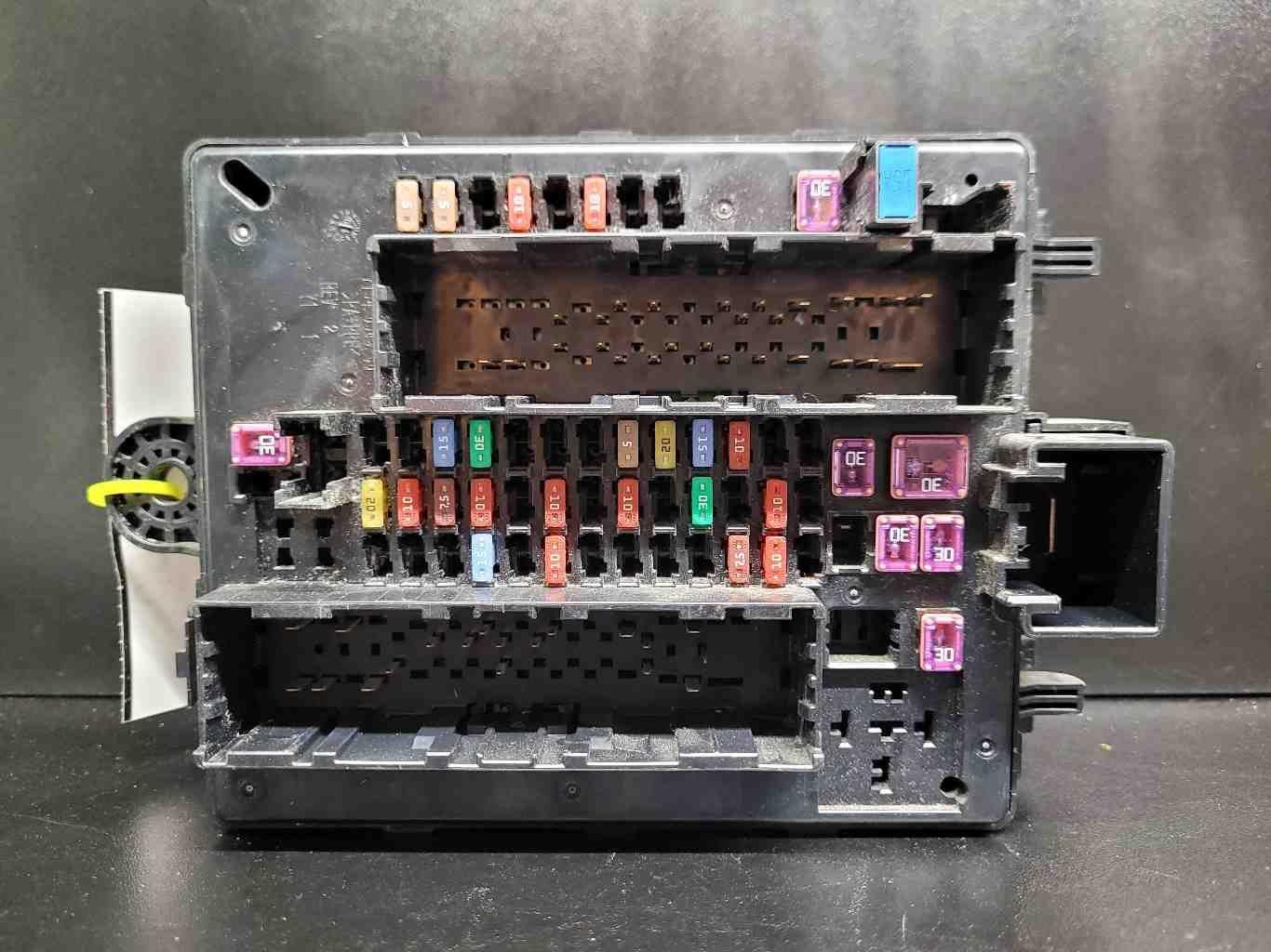 ✅ 2019 CHEVY TRAVERSE CABIN FUSE BOX PN:84281614 OEM