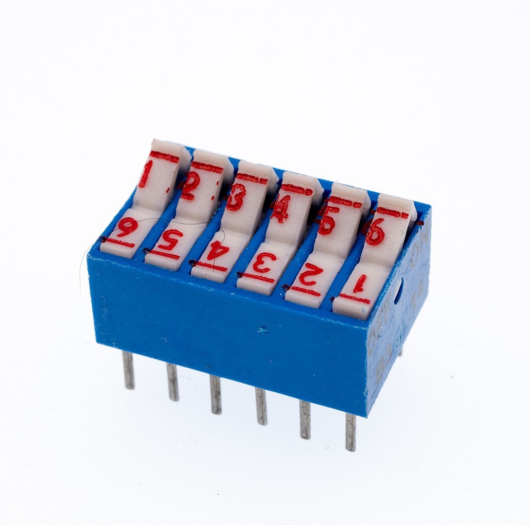 EECO 6 Position 12 Pin SPST Through-Hole DIP Switch, Red 2x Lettering, Lot of 5