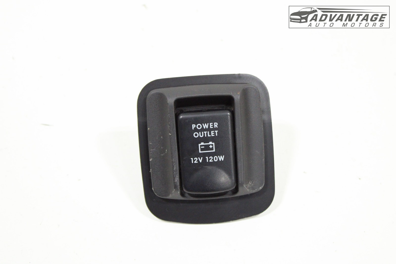 2014-2020 MITSUBISHI OUTLANDER 12V POWER OUTLET PLUG SOCKET W/ TRIM BEZEL OEM