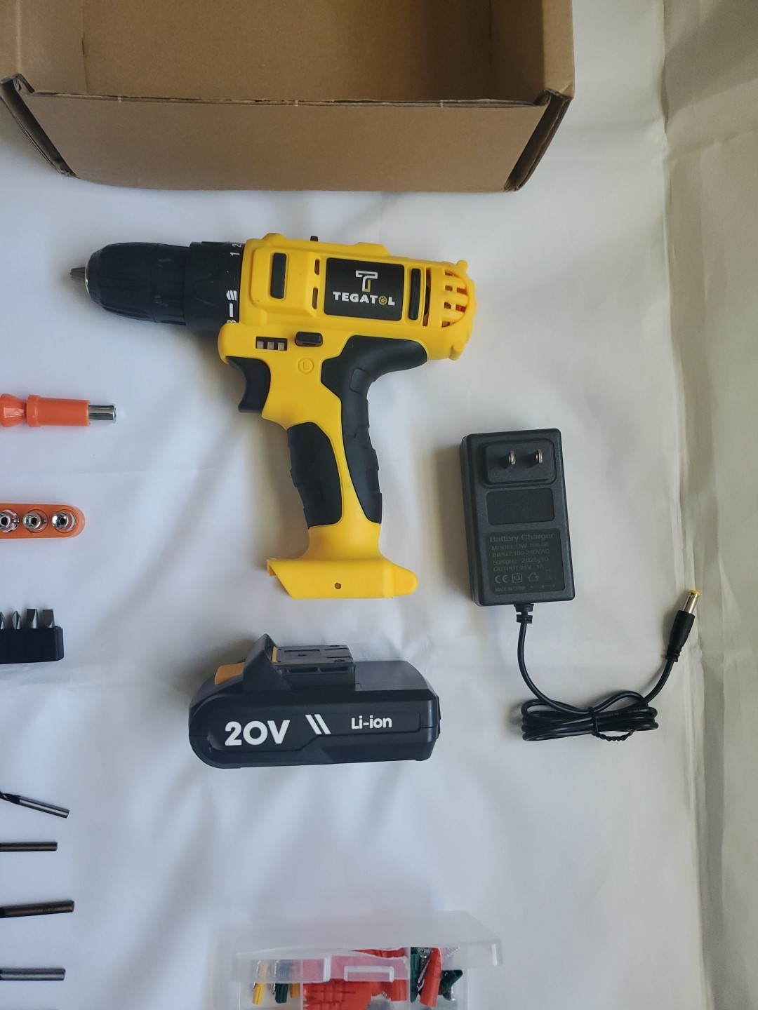 20 Vold. Drill Set  1 Battery  Rechargable