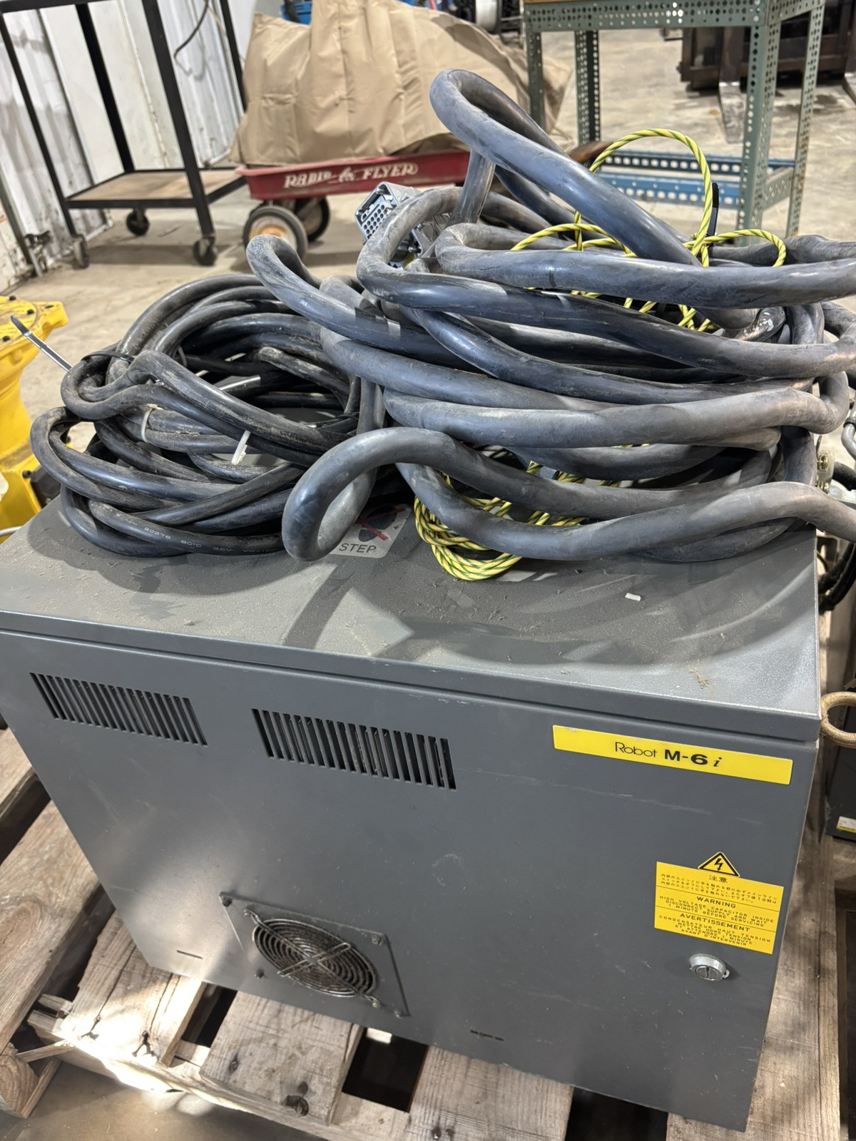 Fanuc M-6I Industrial Robot 6 Axis R-J2 Controller Teach Pendent Complete Unit