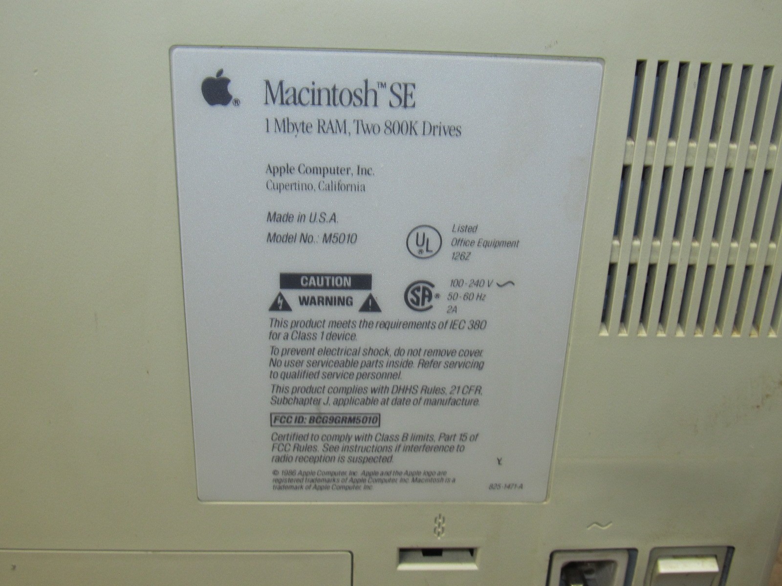 Vintage Apple Macintosh SE M5010 Computer