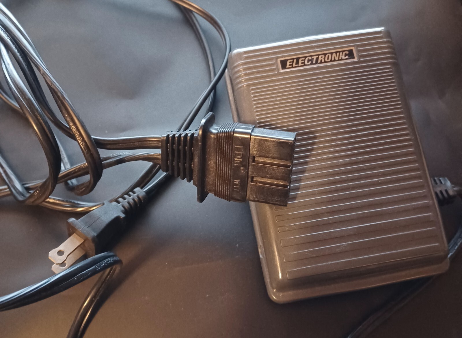 ELECTRONIC FOOT CONTROL PEDAL WITH CORD