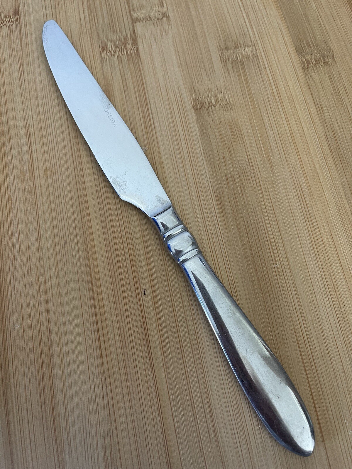 Oneida MANCHESTER Stainless Glossy Bands Pointed Tip SERRATED DINNER KNIFE 9.5”