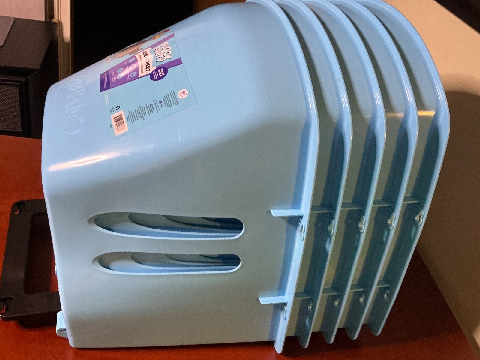 5 - New Manna Pro FLOCK PARTY Free Range Durable Plastic Chicken Nesting Boxes